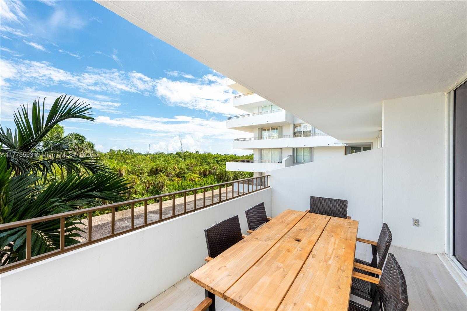 Small Image of 155 OCEAN LANE DR #404, Key Biscayne Number 4