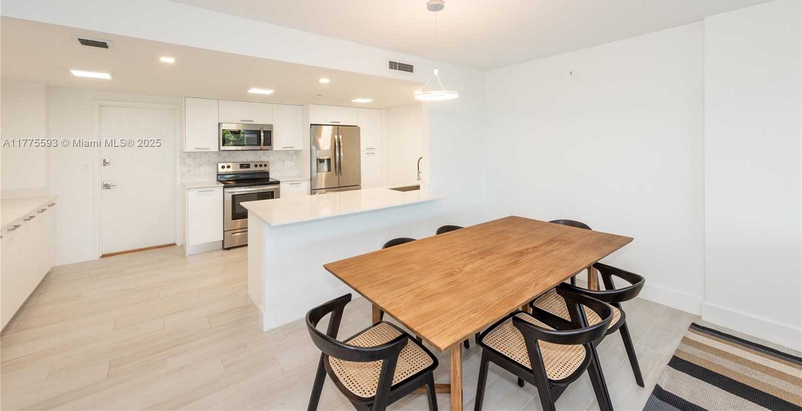 Small Image of 155 OCEAN LANE DR #404, Key Biscayne Number 6