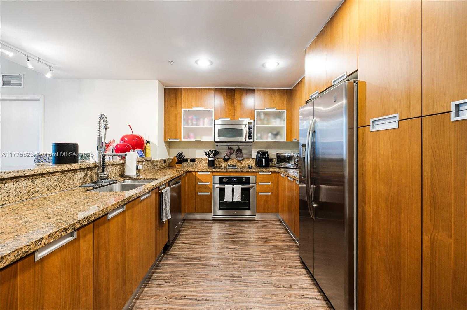 Small Image of 7901 HISPANOLA AVE #804, North Bay Village Number 10