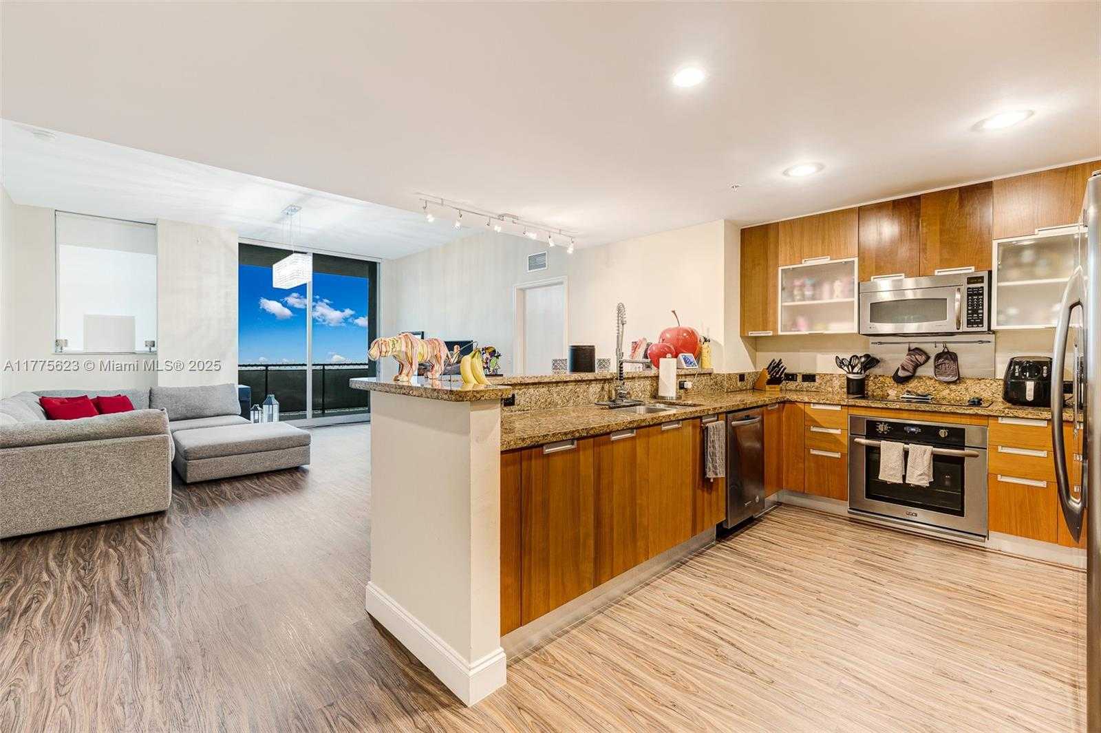 Small Image of 7901 HISPANOLA AVE #804, North Bay Village Number 11