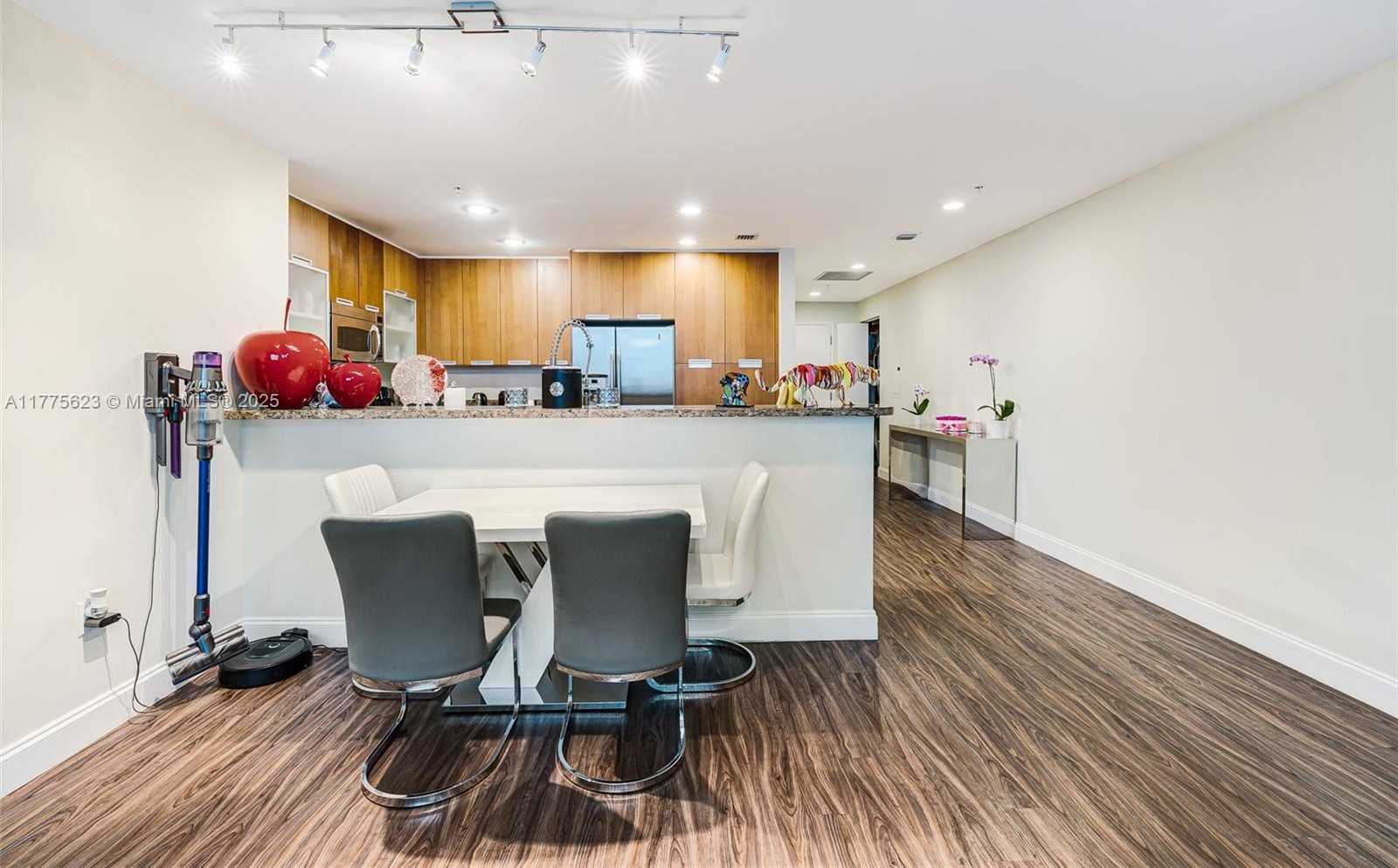 Small Image of 7901 HISPANOLA AVE #804, North Bay Village Number 12