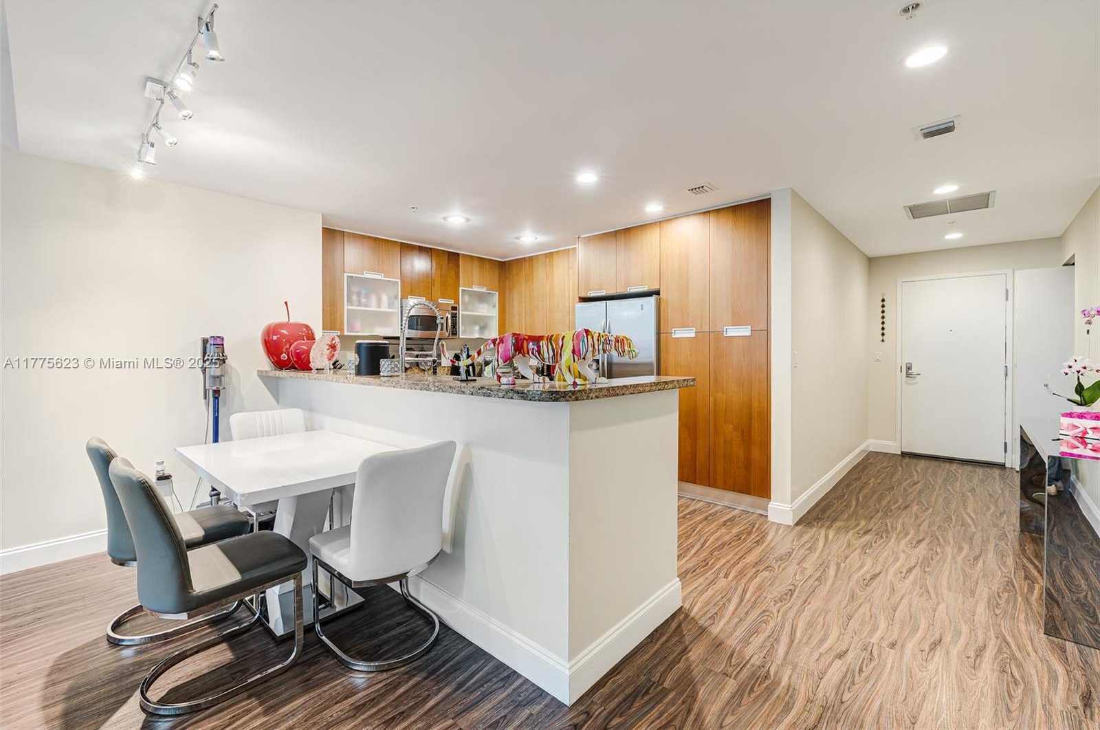Small Image of 7901 HISPANOLA AVE #804, North Bay Village Number 14