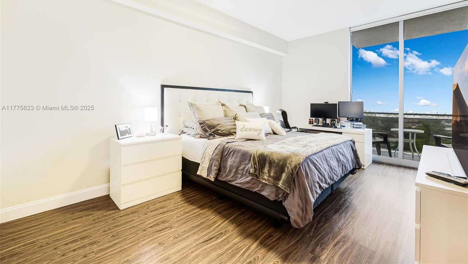 Small Image of 7901 HISPANOLA AVE #804, North Bay Village Number 16