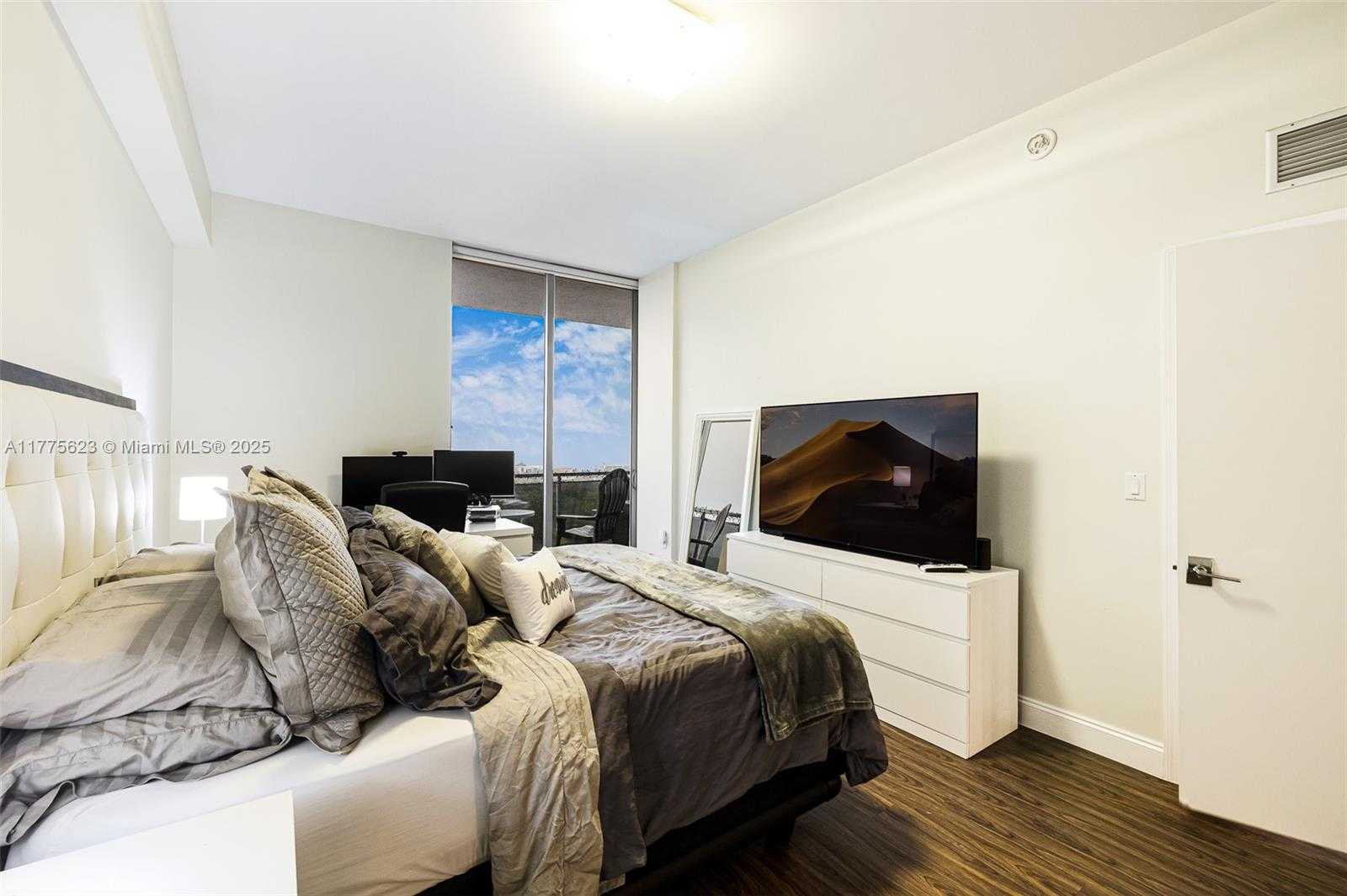 Small Image of 7901 HISPANOLA AVE #804, North Bay Village Number 18