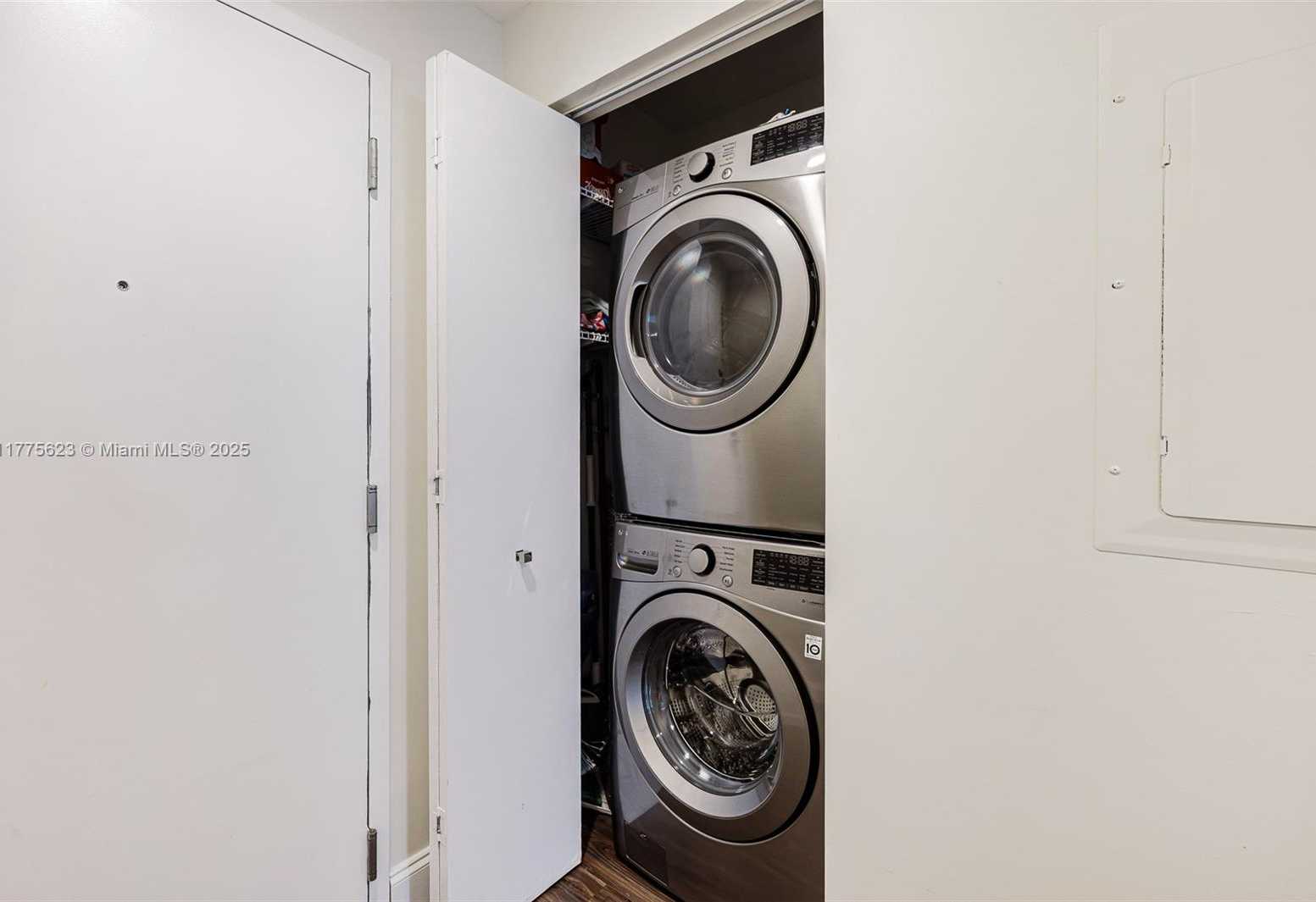 Small Image of 7901 HISPANOLA AVE #804, North Bay Village Number 23