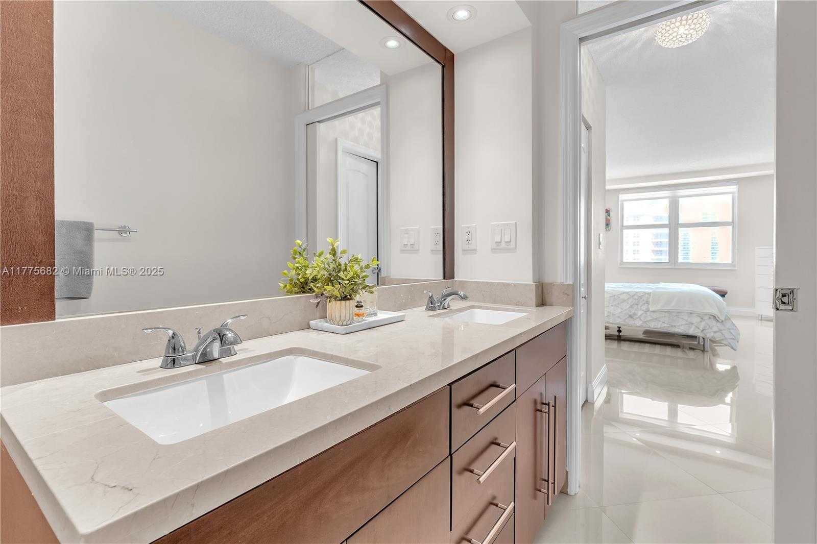 Small Image of 1950 SOUTH OCEAN DR #14H, Hallandale Beach Number 13