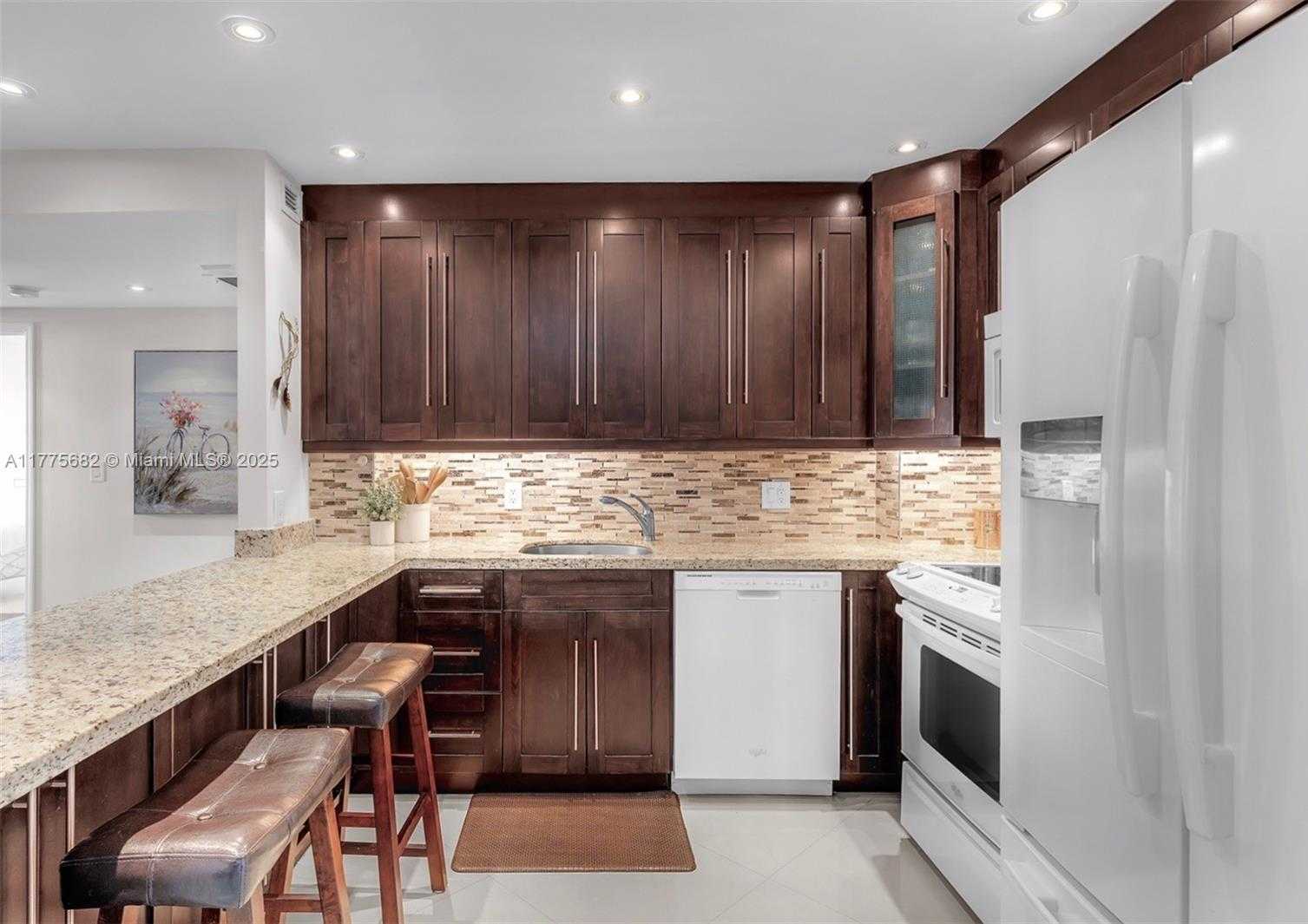 Small Image of 1950 SOUTH OCEAN DR #14H, Hallandale Beach Number 5