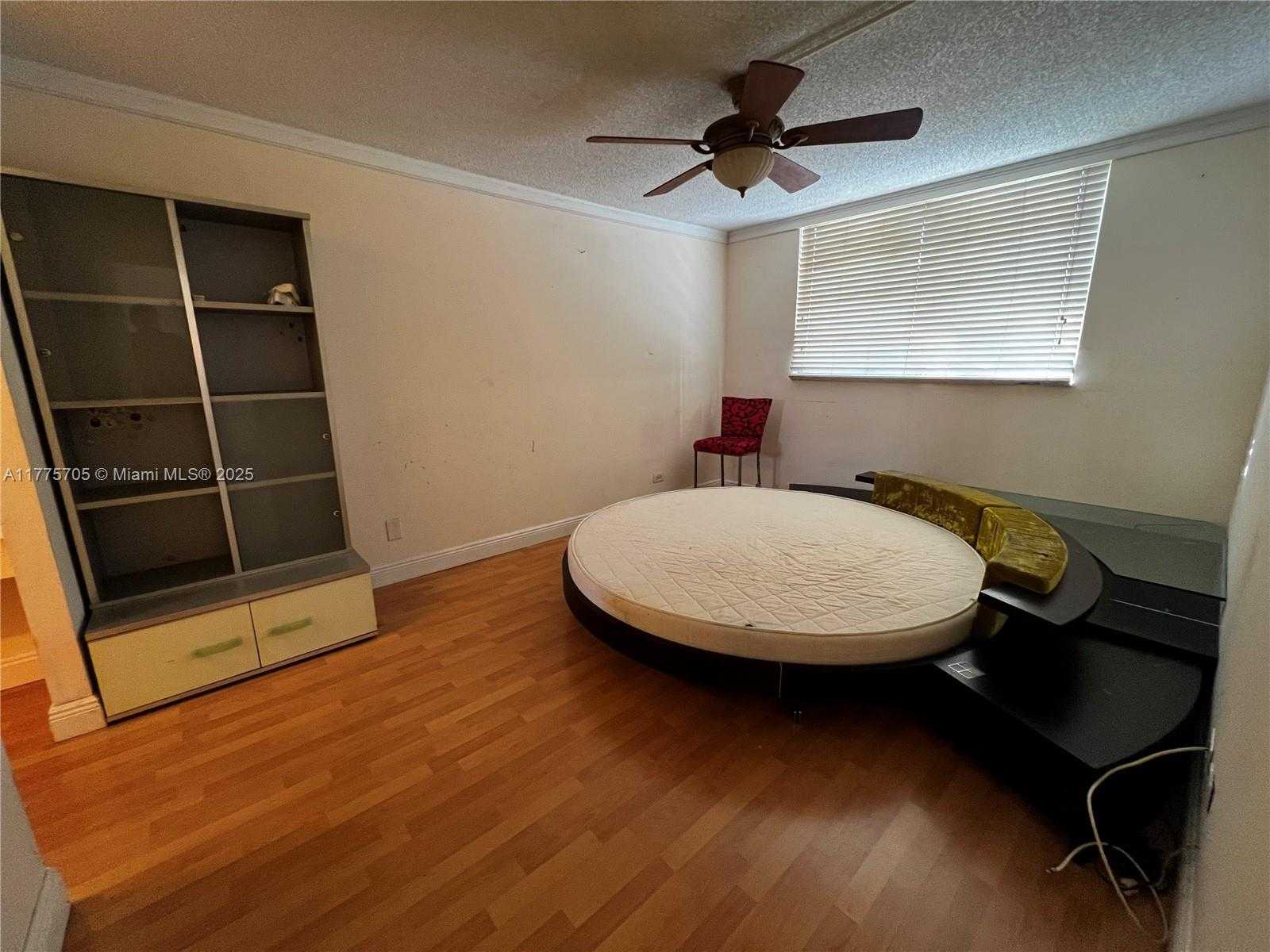 Small Image of 447 NORTH EAST 195TH ST #309, Miami Number 8