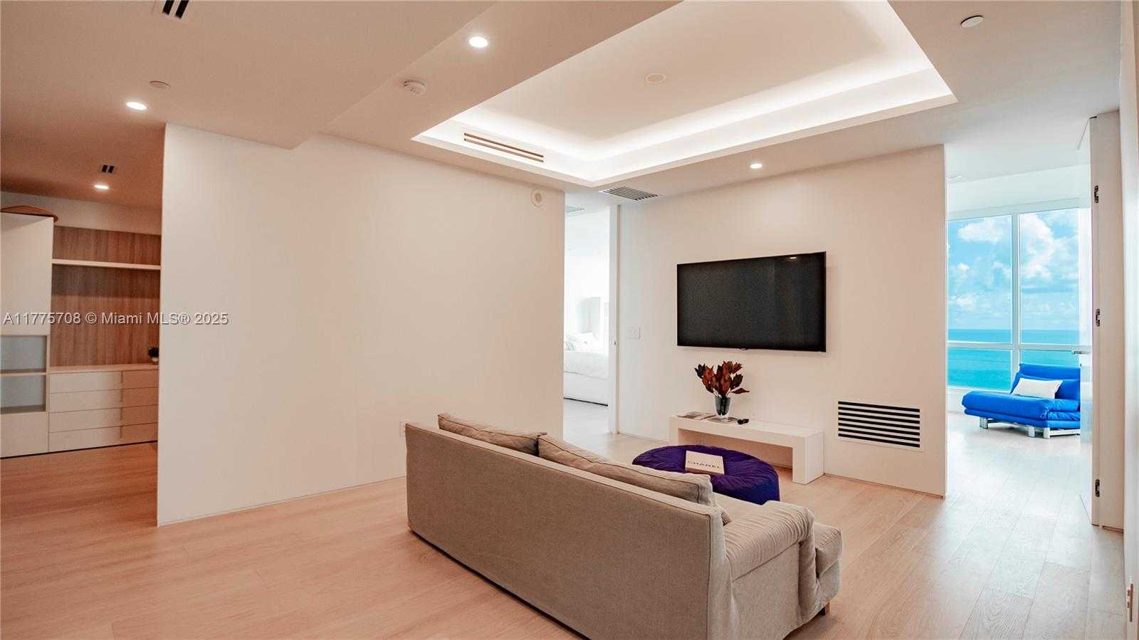Small Image of 100 SOUTH POINTE DR #1906/07, Miami Beach Number 13
