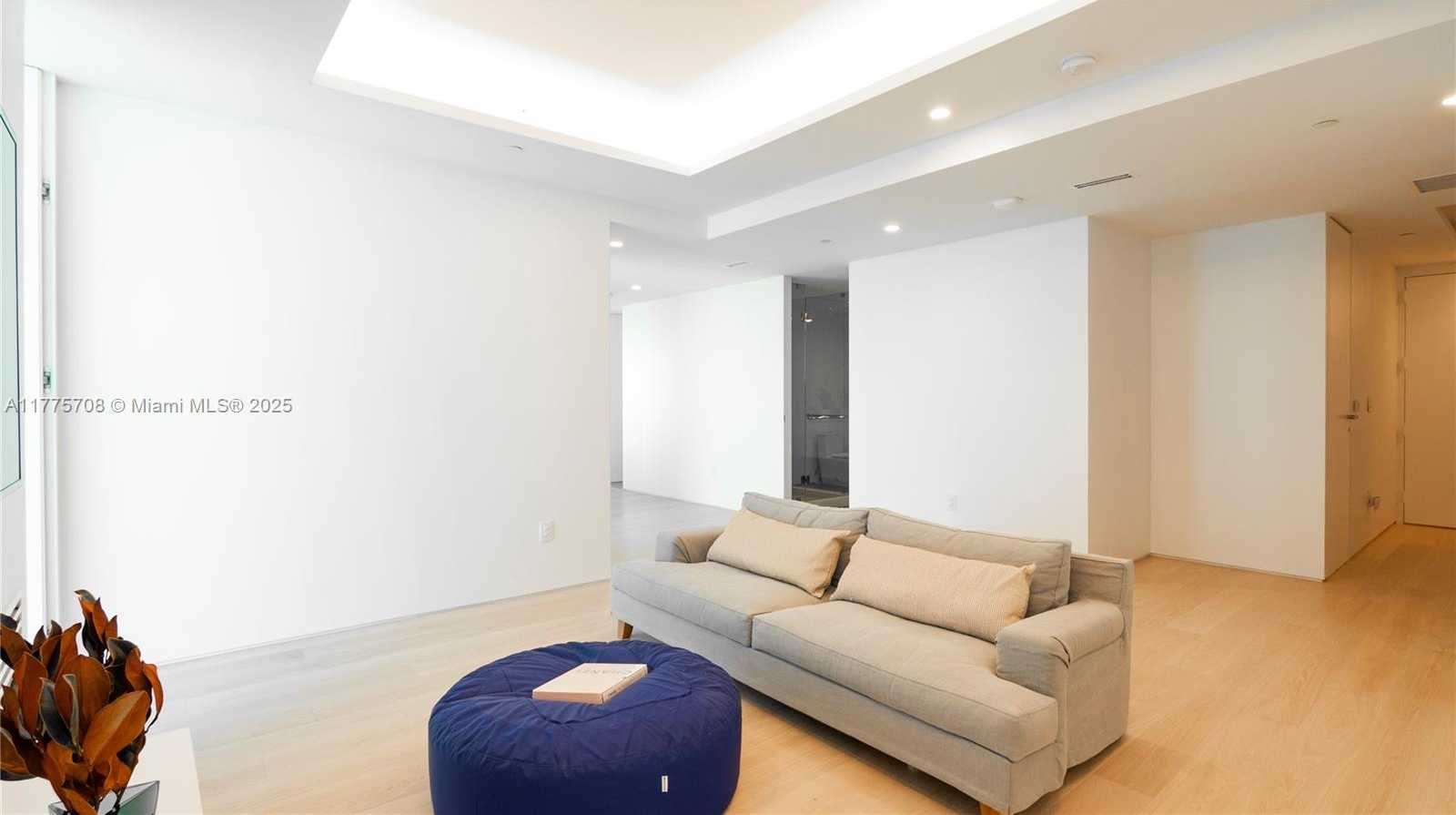 Small Image of 100 SOUTH POINTE DR #1906/07, Miami Beach Number 14