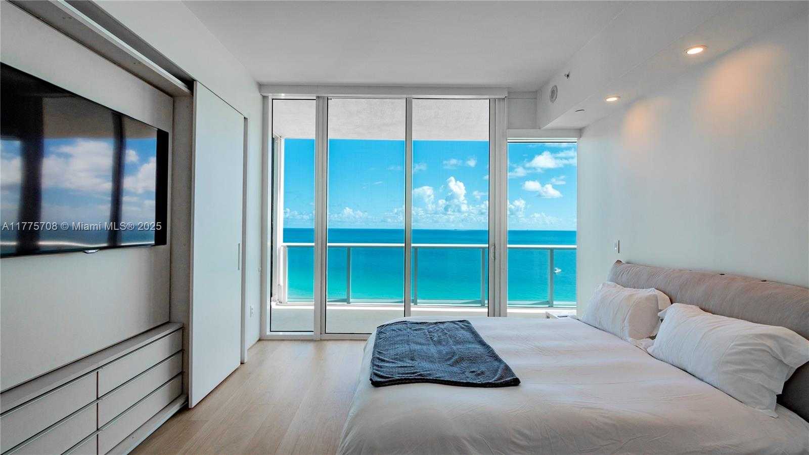 Small Image of 100 SOUTH POINTE DR #1906/07, Miami Beach Number 17