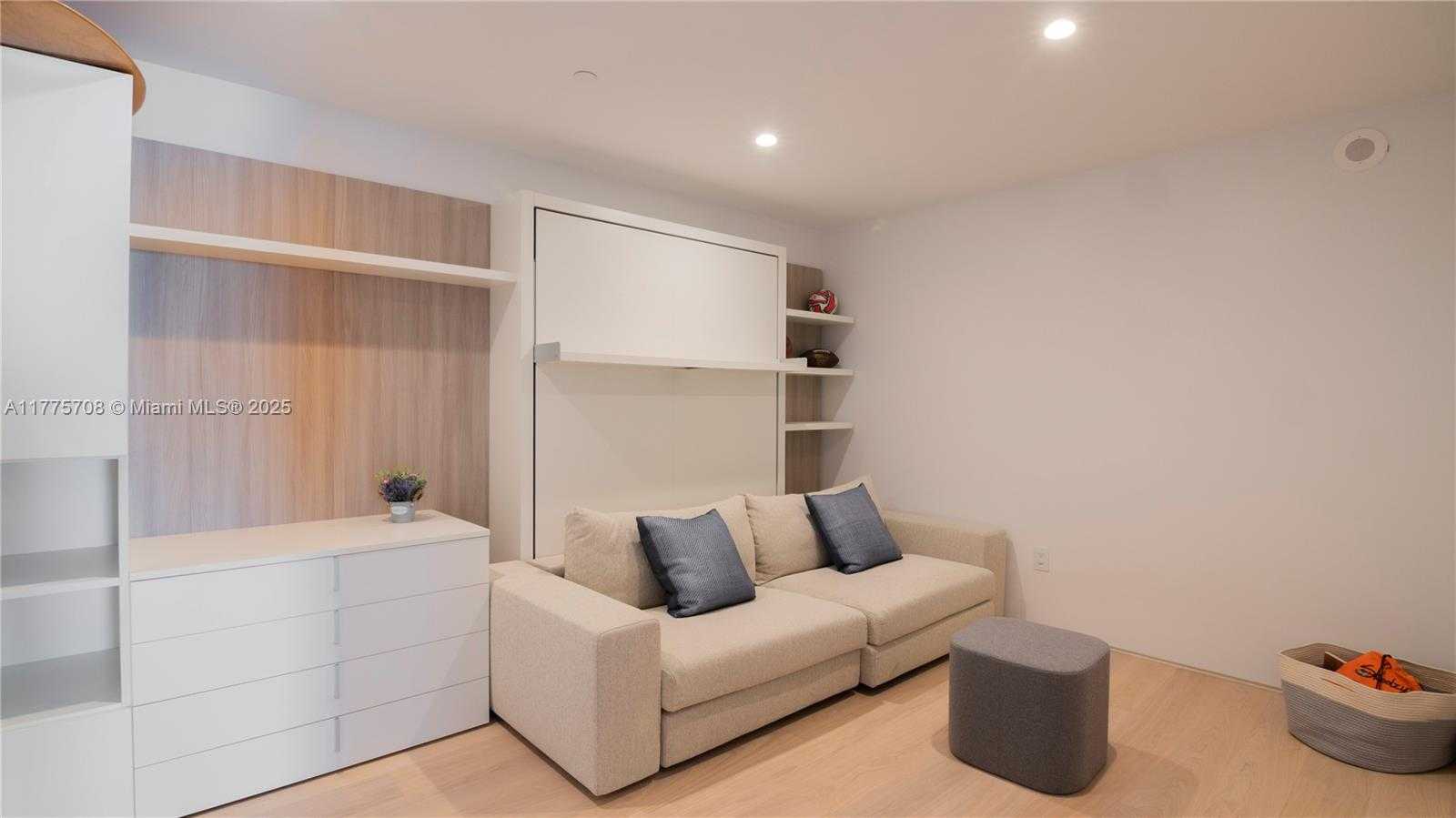Small Image of 100 SOUTH POINTE DR #1906/07, Miami Beach Number 22