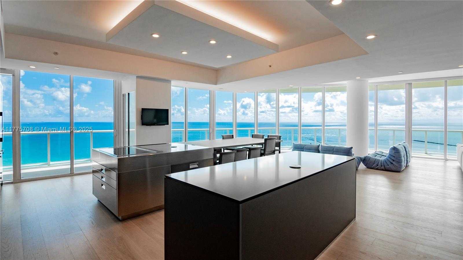 Small Image of 100 SOUTH POINTE DR #1906/07, Miami Beach Number 6