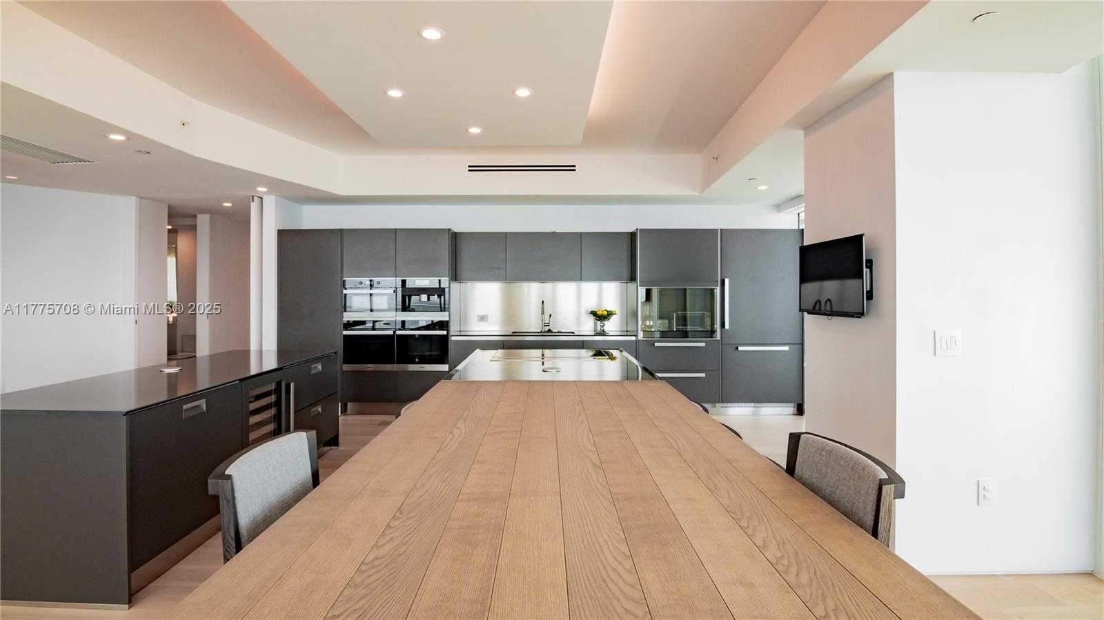 Small Image of 100 SOUTH POINTE DR #1906/07, Miami Beach Number 8