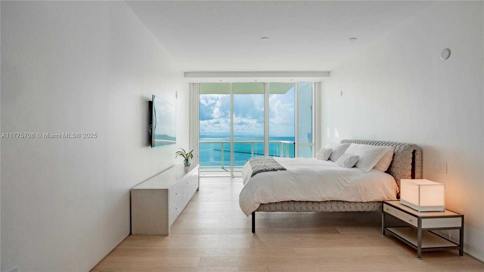 Small Image of 100 SOUTH POINTE DR #1906/07, Miami Beach Number 9
