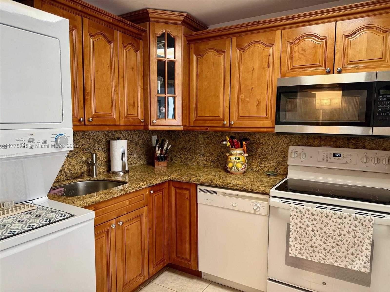Small Image of 1901 BRICKELL AVE #B804, Miami Number 8