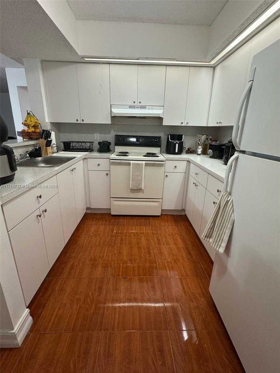 Small Image of 18890 NORTH WEST 57TH AVE #101, Hialeah Number 4