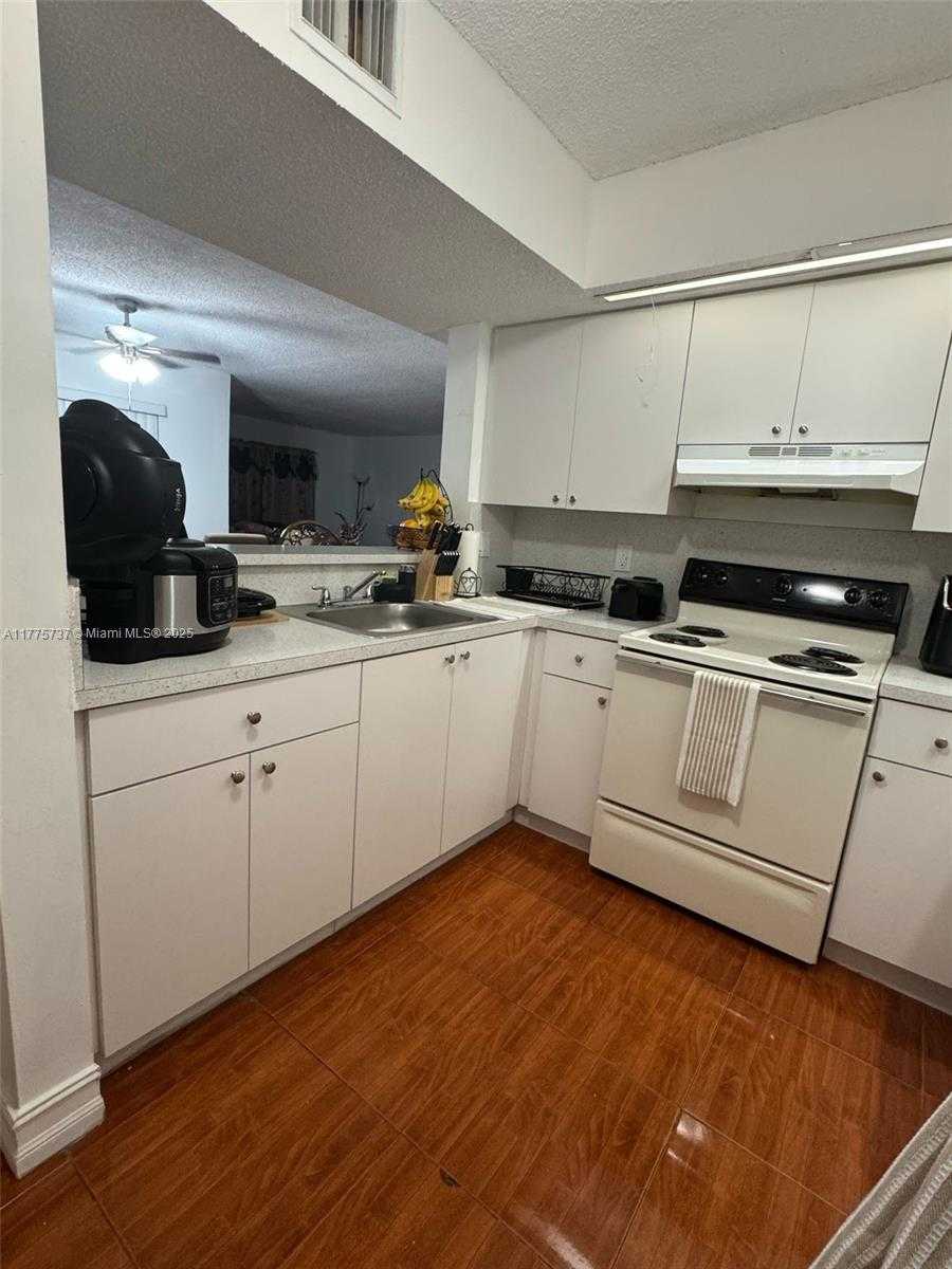 Small Image of 18890 NORTH WEST 57TH AVE #101, Hialeah Number 5