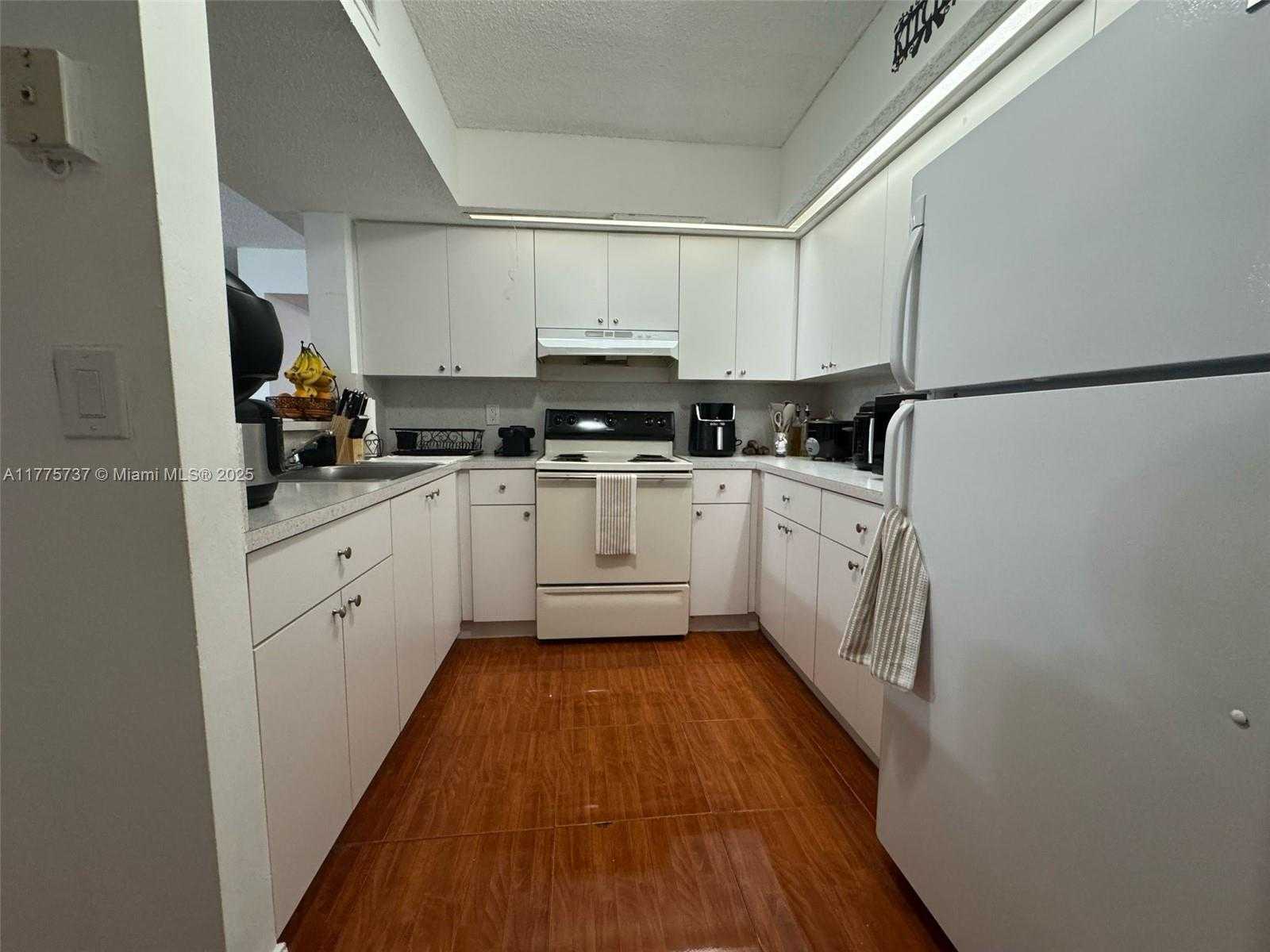 Small Image of 18890 NORTH WEST 57TH AVE #101, Hialeah Number 6