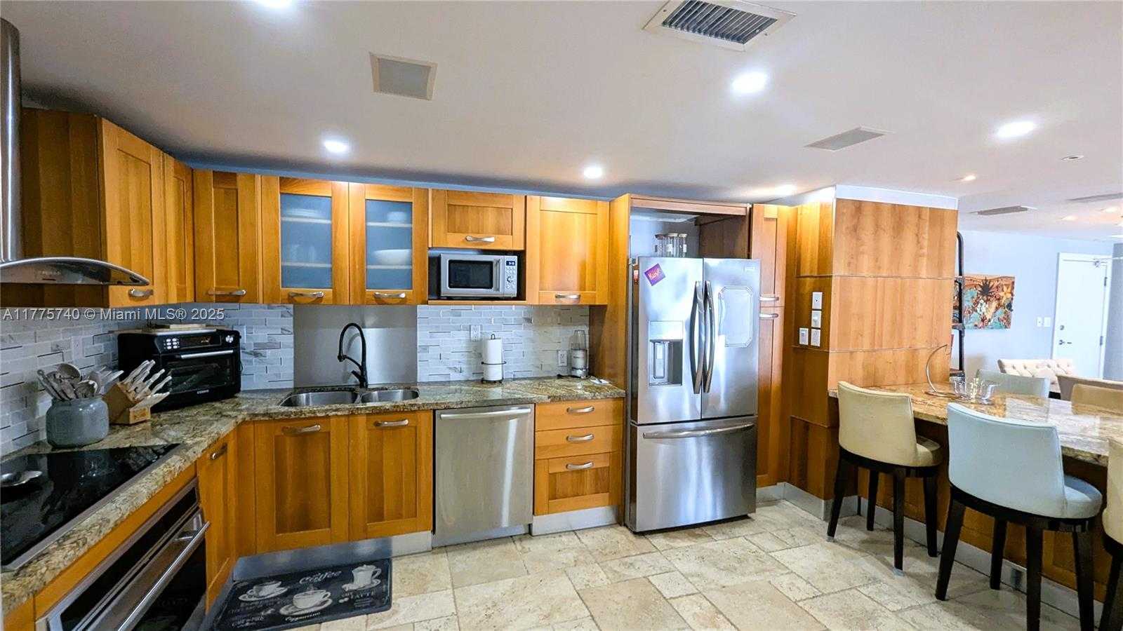 Small Image of 5151 COLLINS AVE #PH C, Miami Beach Number 12