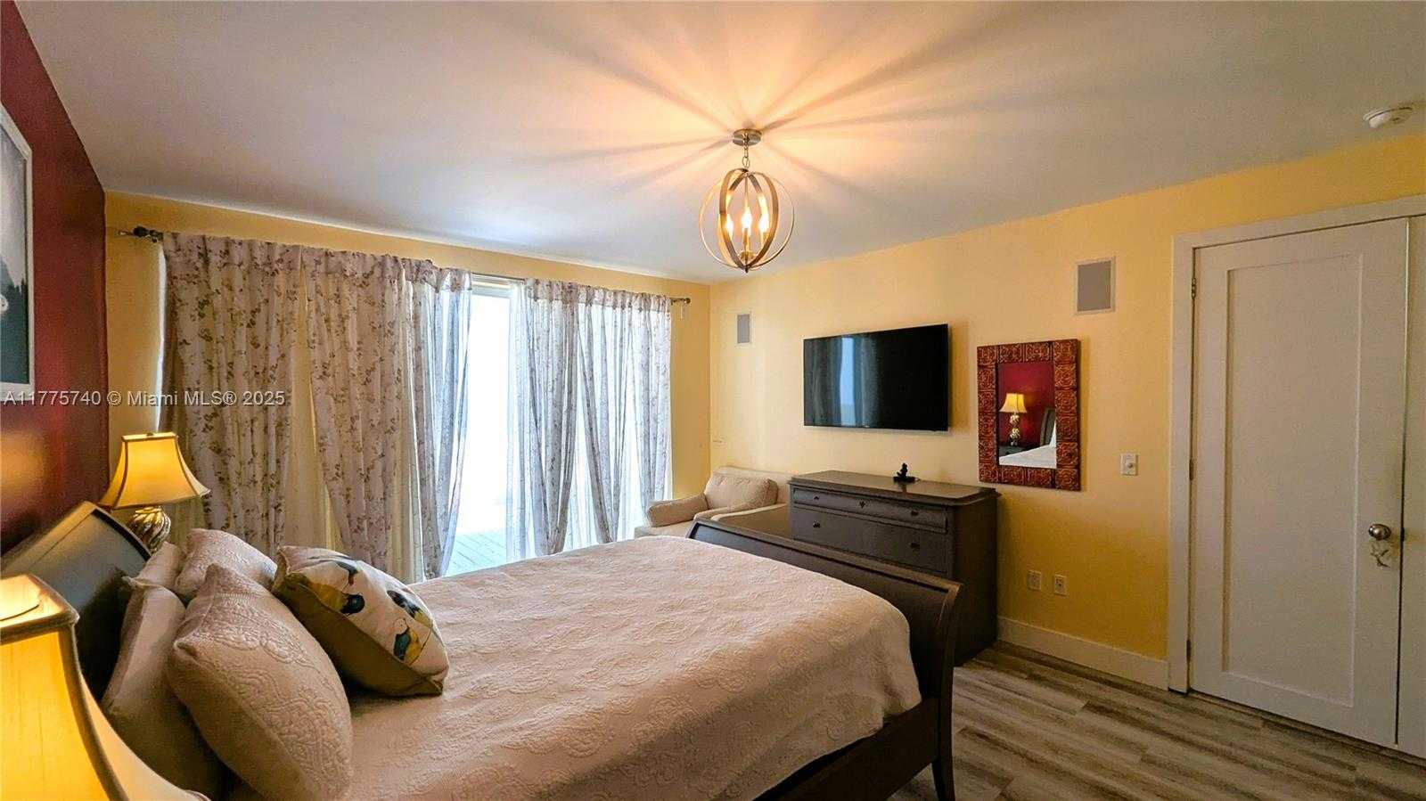 Small Image of 5151 COLLINS AVE #PH C, Miami Beach Number 16