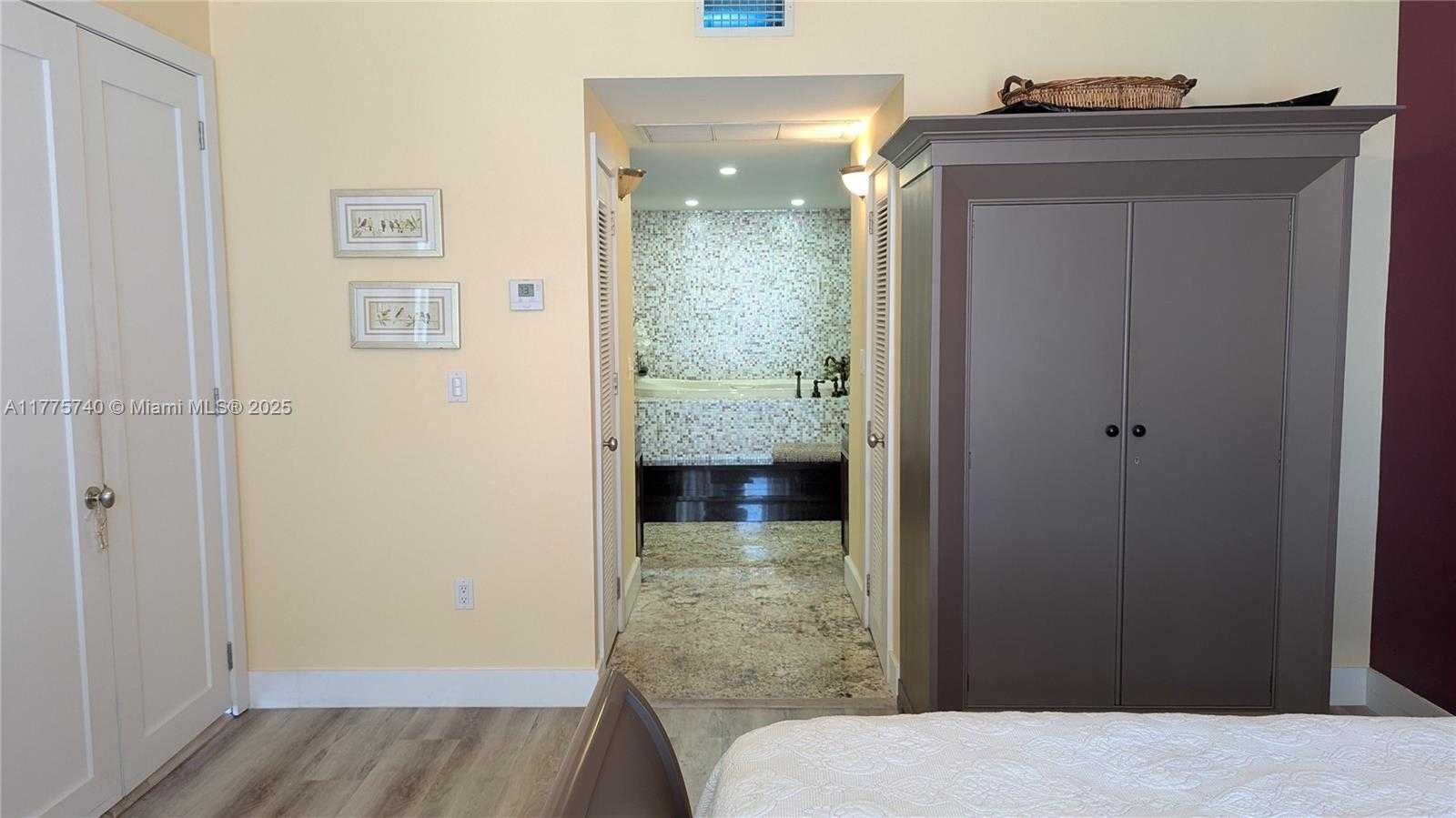 Small Image of 5151 COLLINS AVE #PH C, Miami Beach Number 18