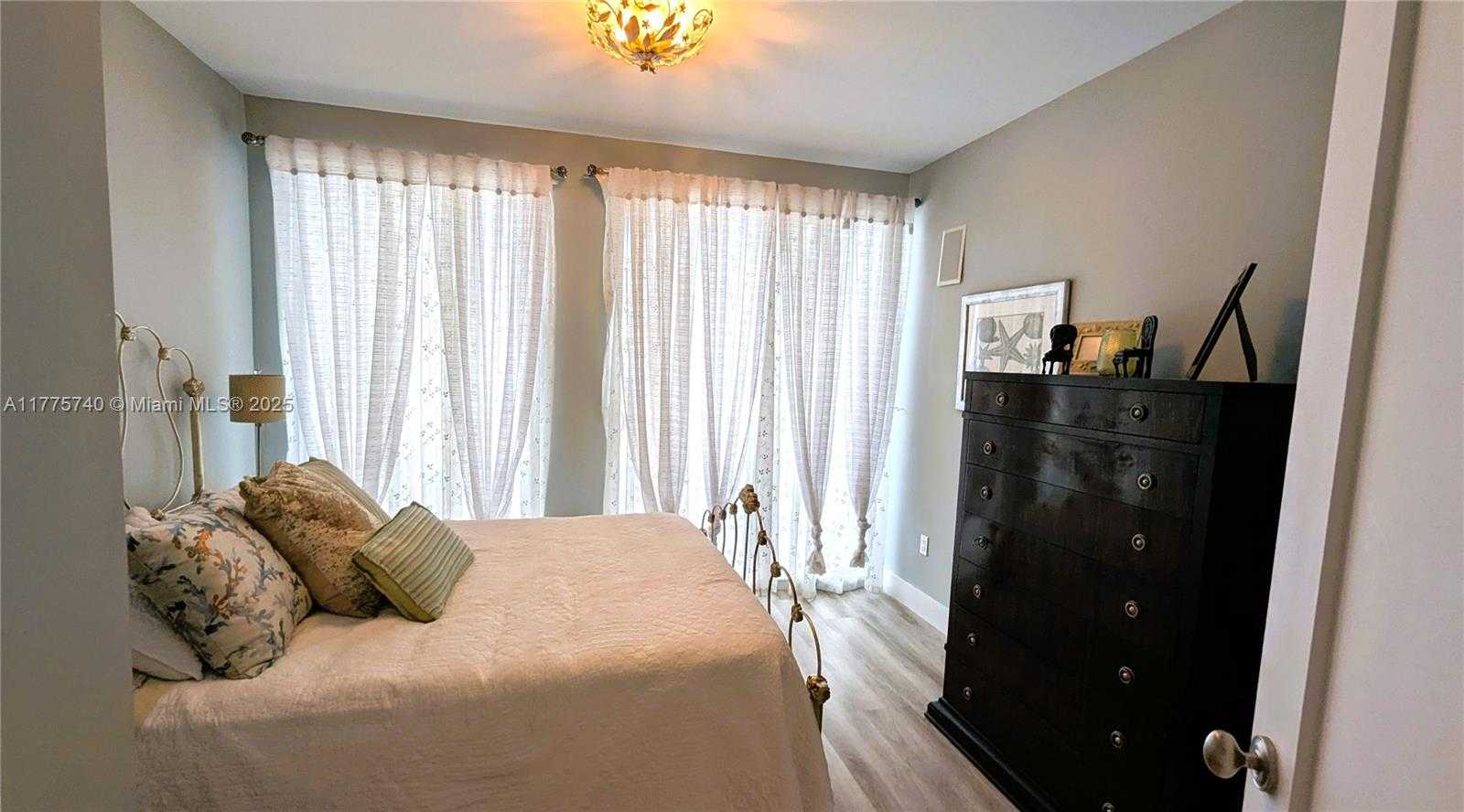 Small Image of 5151 COLLINS AVE #PH C, Miami Beach Number 22