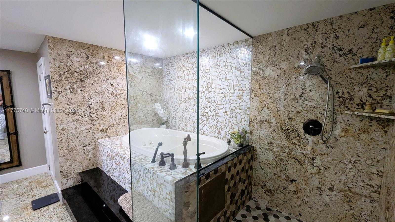 Small Image of 5151 COLLINS AVE #PH C, Miami Beach Number 44