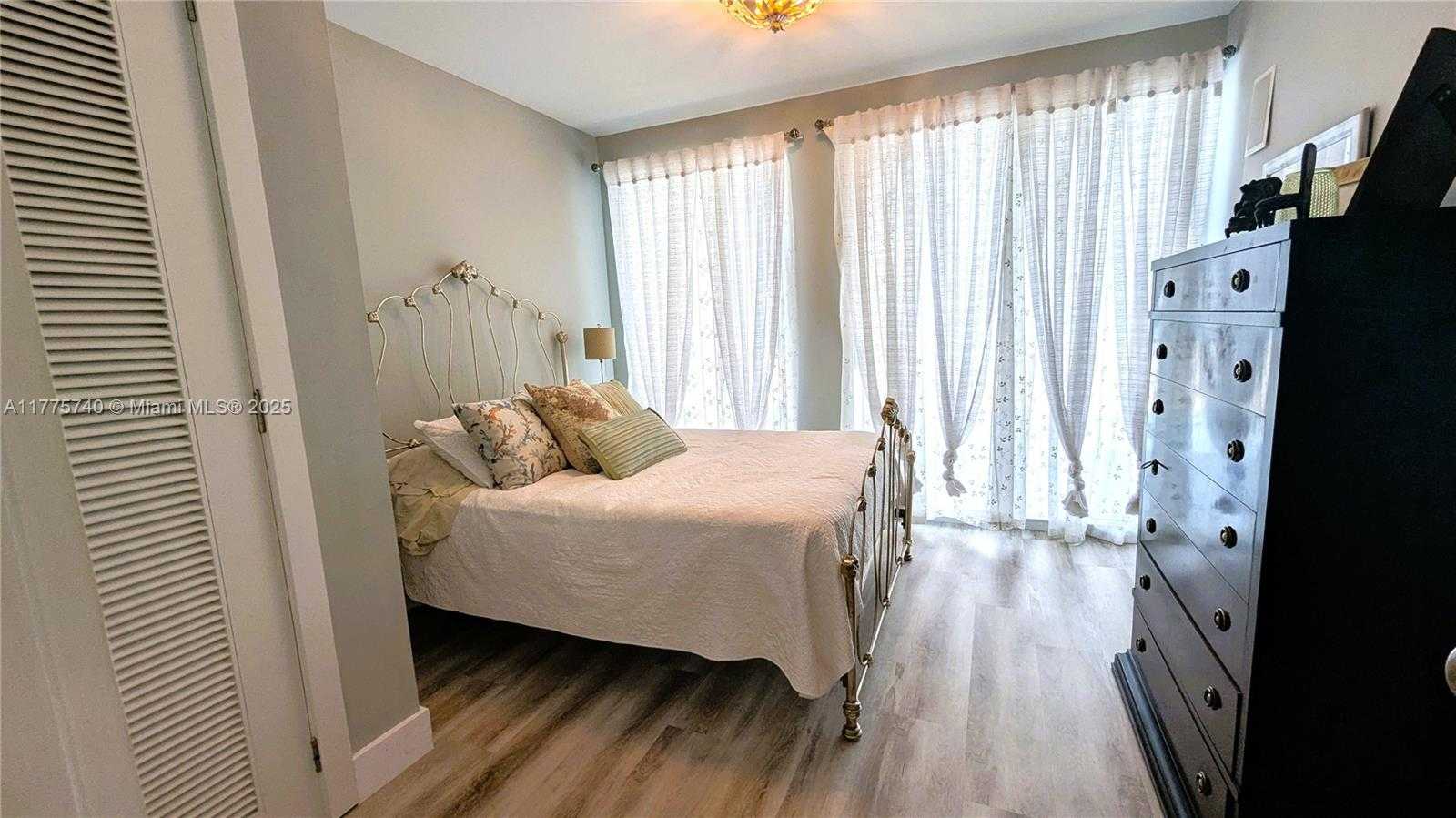 Small Image of 5151 COLLINS AVE #PH C, Miami Beach Number 47