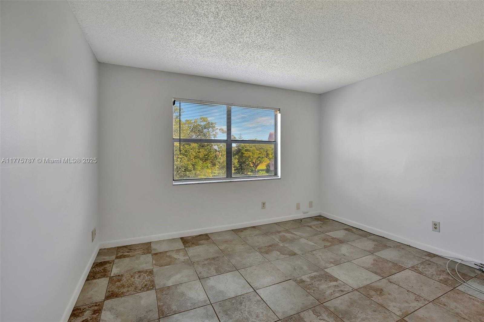 Small Image of 9621 SUNRISE LAKES BLVD #203, Sunrise Number 18