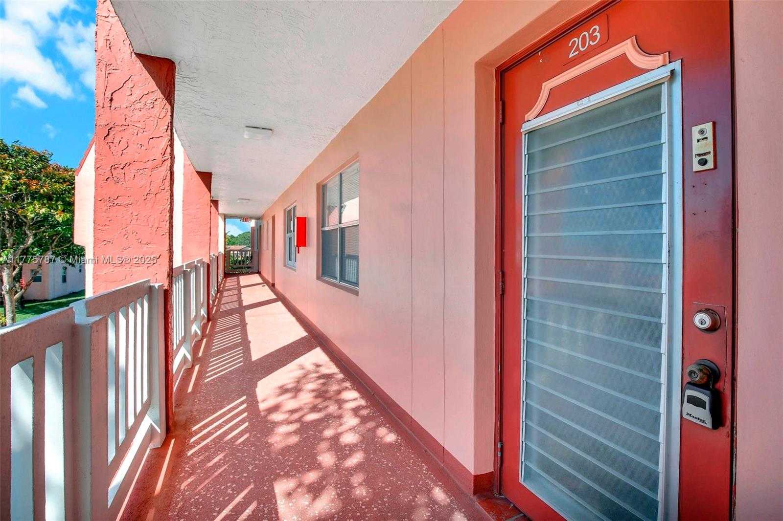 Small Image of 9621 SUNRISE LAKES BLVD #203, Sunrise Number 2