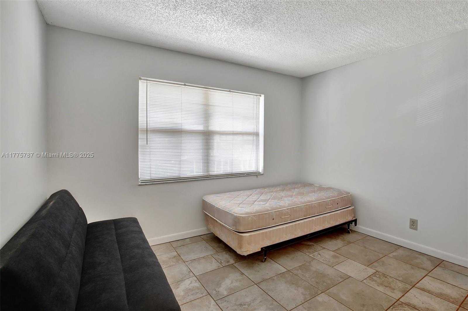 Small Image of 9621 SUNRISE LAKES BLVD #203, Sunrise Number 21
