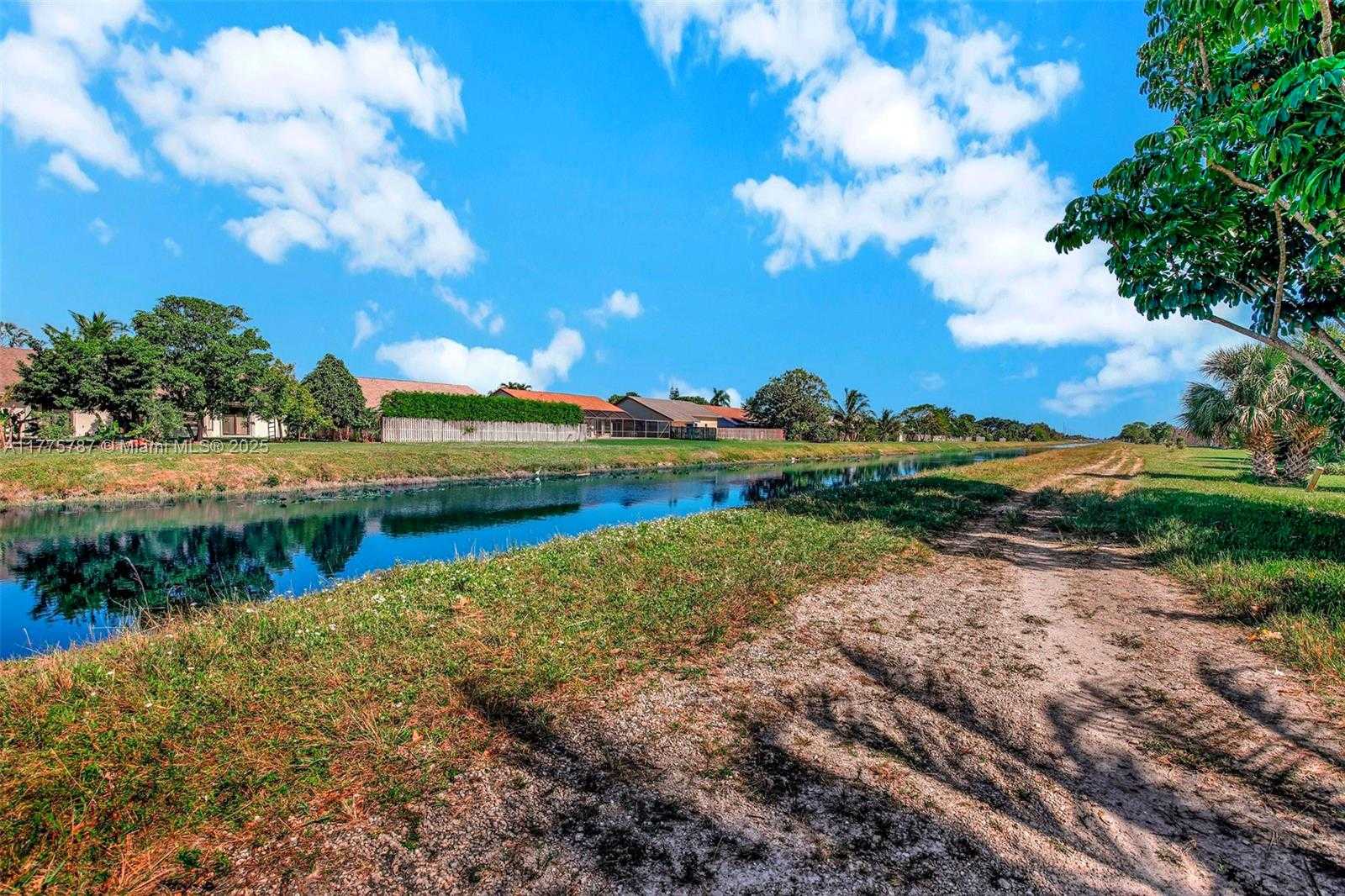 Small Image of 9621 SUNRISE LAKES BLVD #203, Sunrise Number 27