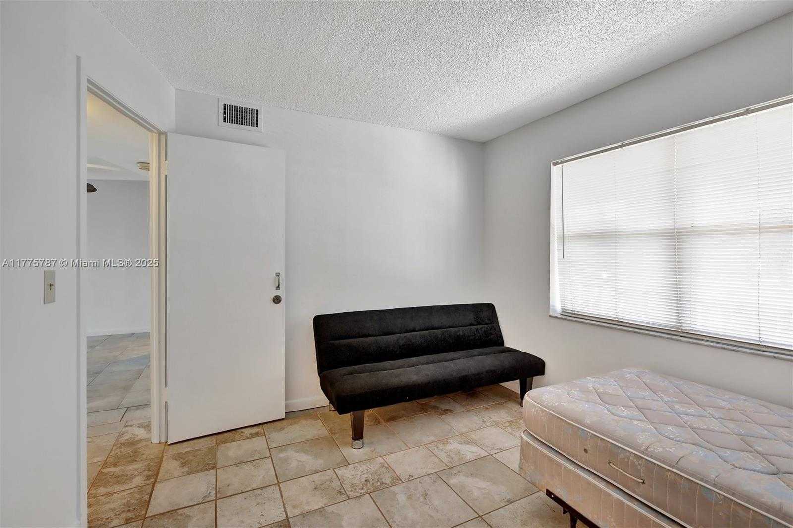 Small Image of 9621 SUNRISE LAKES BLVD #203, Sunrise Number 31