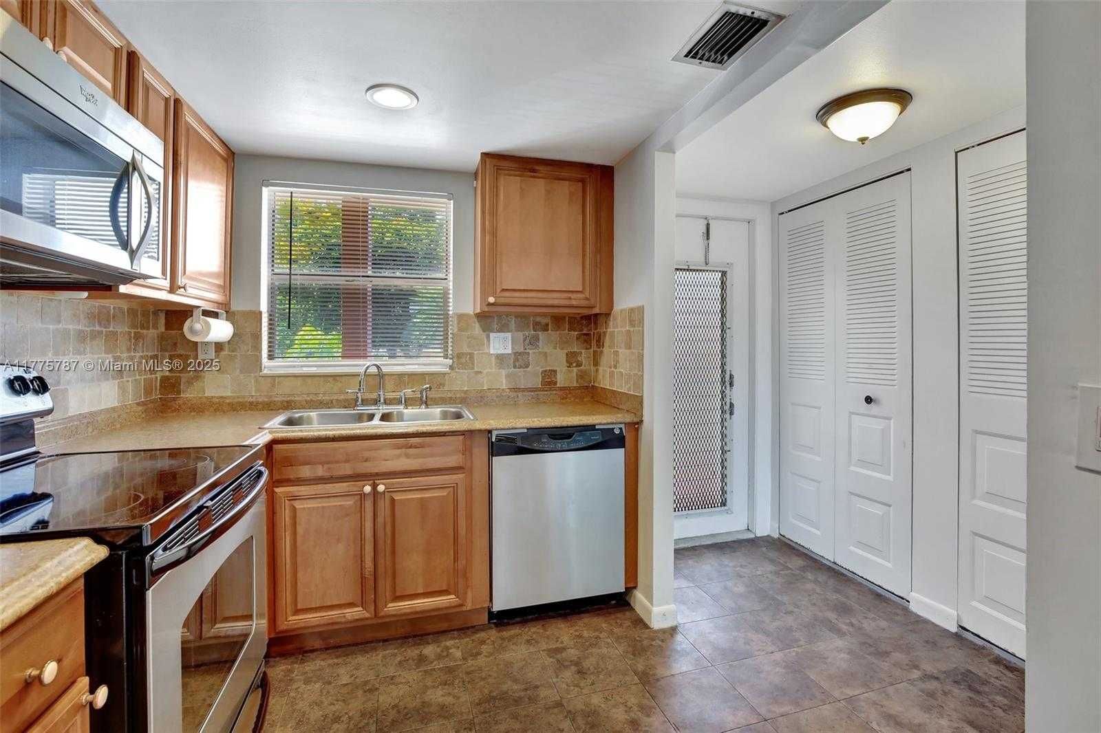 Small Image of 9621 SUNRISE LAKES BLVD #203, Sunrise Number 5