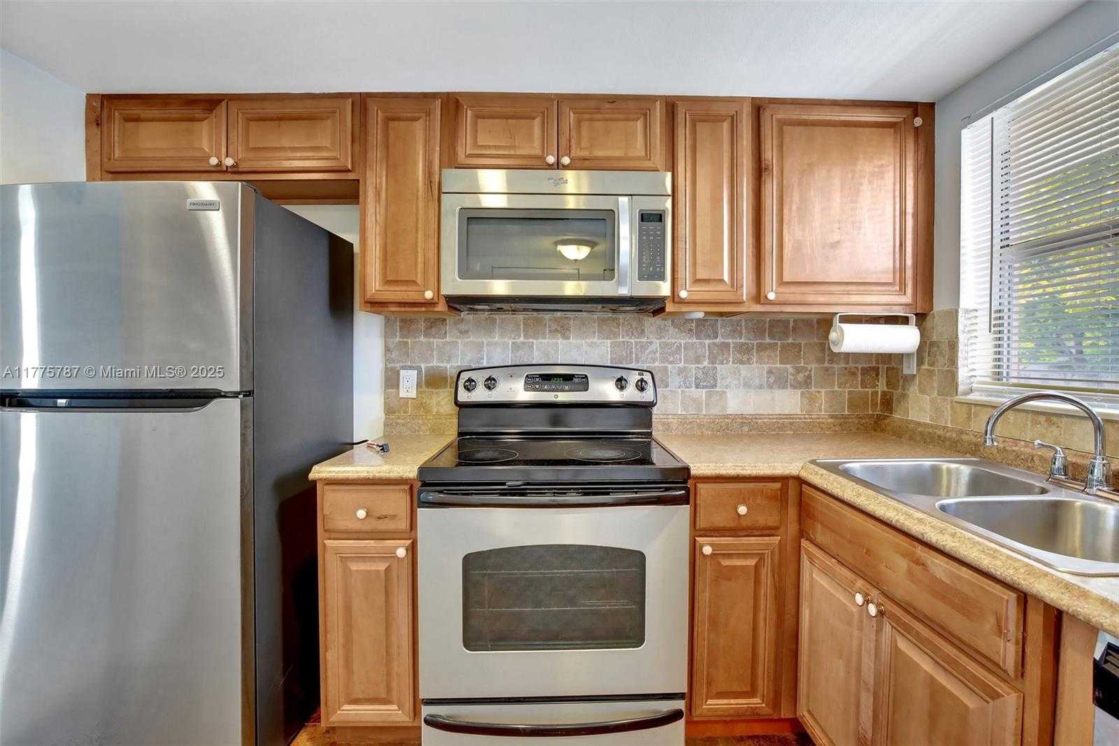 Small Image of 9621 SUNRISE LAKES BLVD #203, Sunrise Number 6