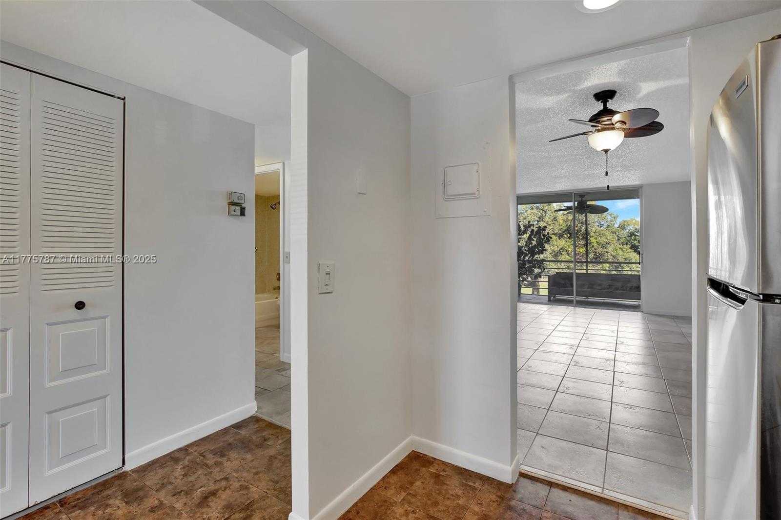 Small Image of 9621 SUNRISE LAKES BLVD #203, Sunrise Number 7