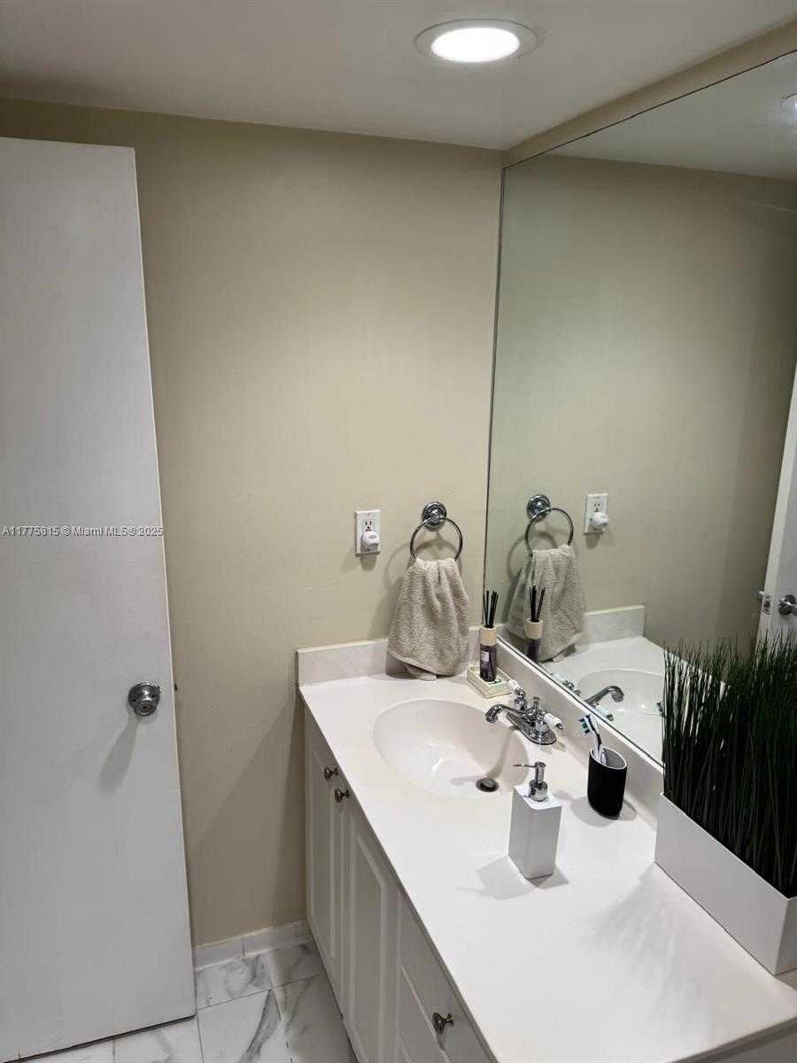 Small Image of 19380 COLLINS AVE #707, Sunny Isles Beach Number 6