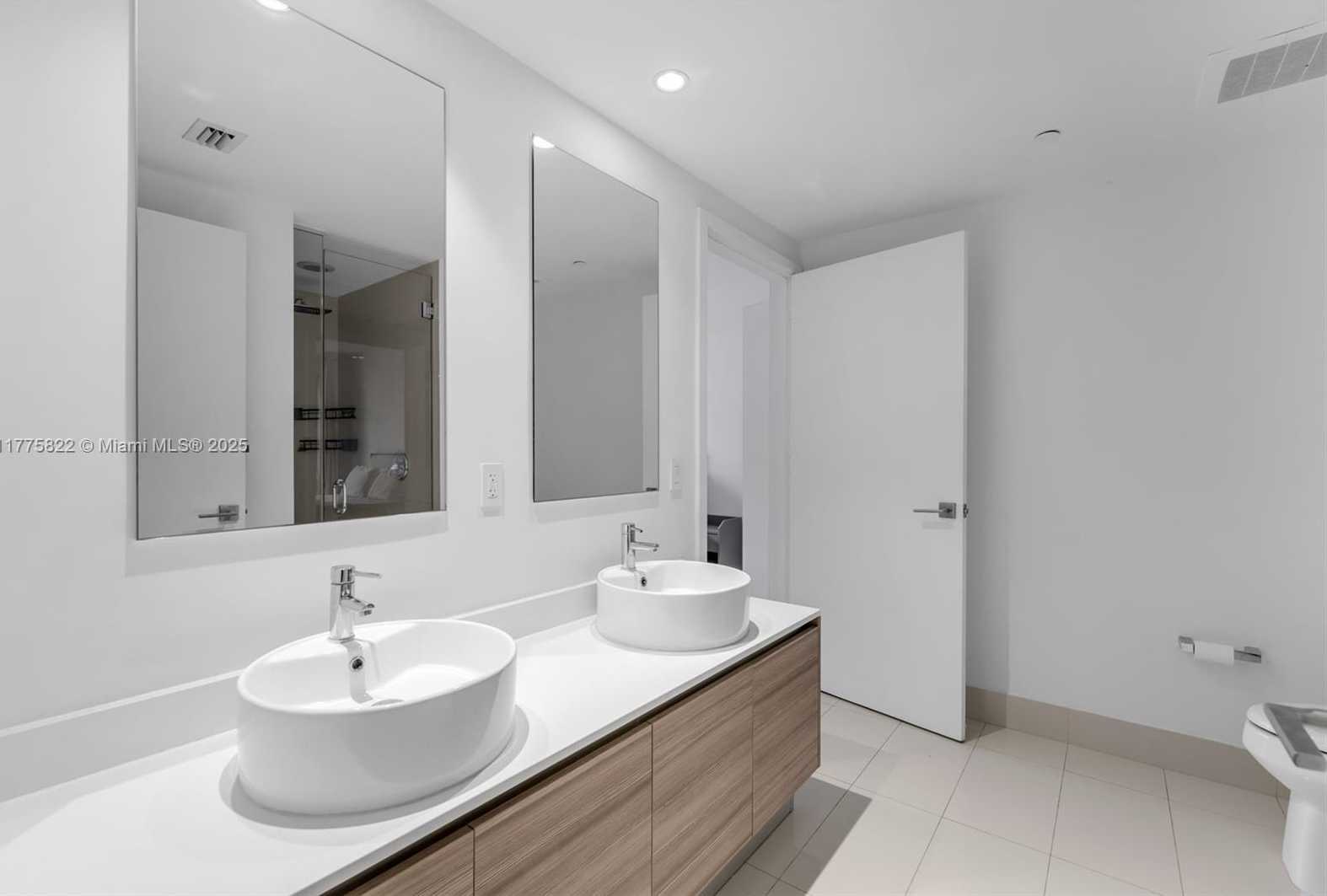 Small Image of 121 NORTH EAST 34TH ST #L301, Miami Number 8