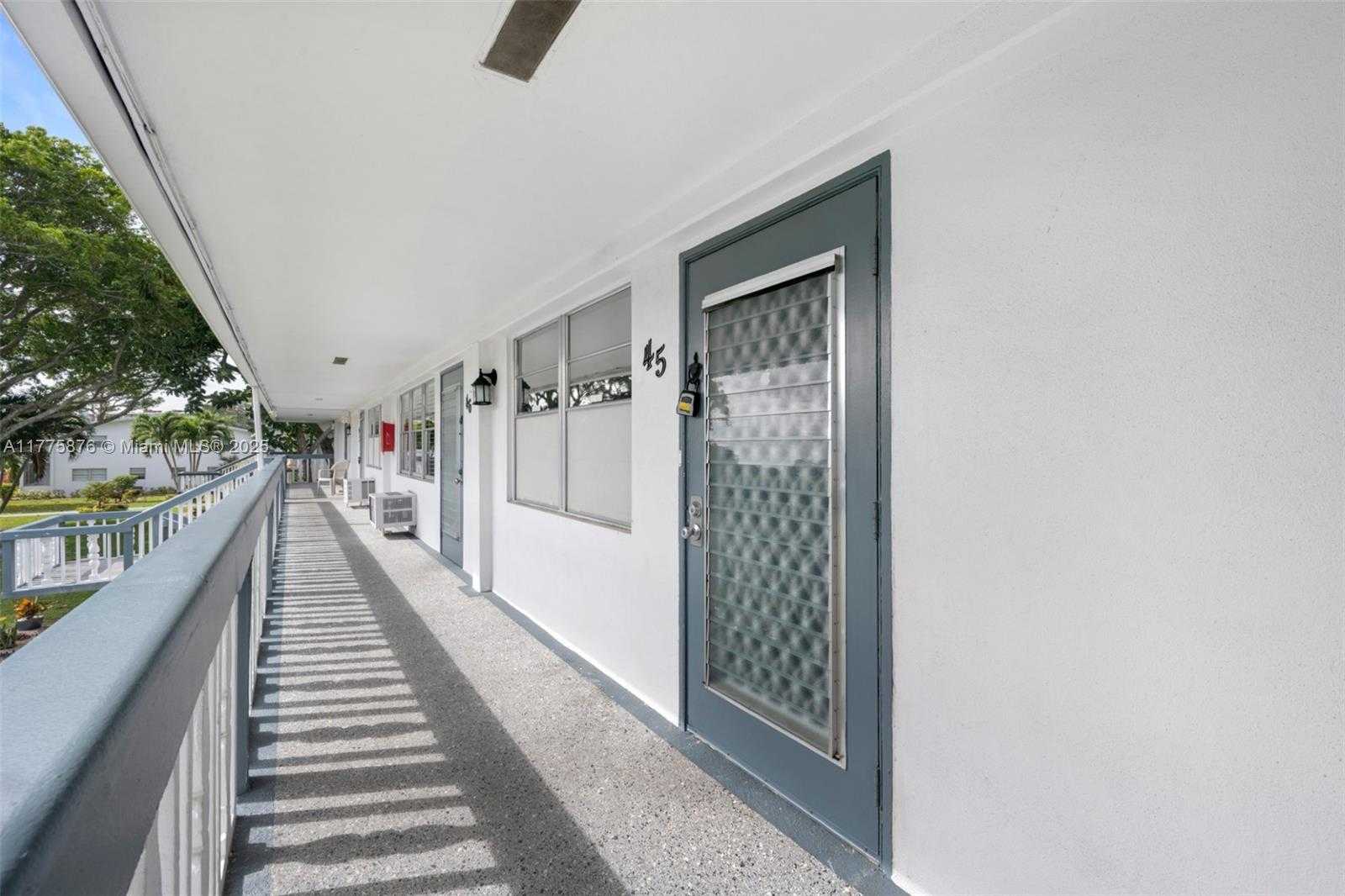 Small Image of 45 ISLEWOOD B #45, Deerfield Beach Number 2