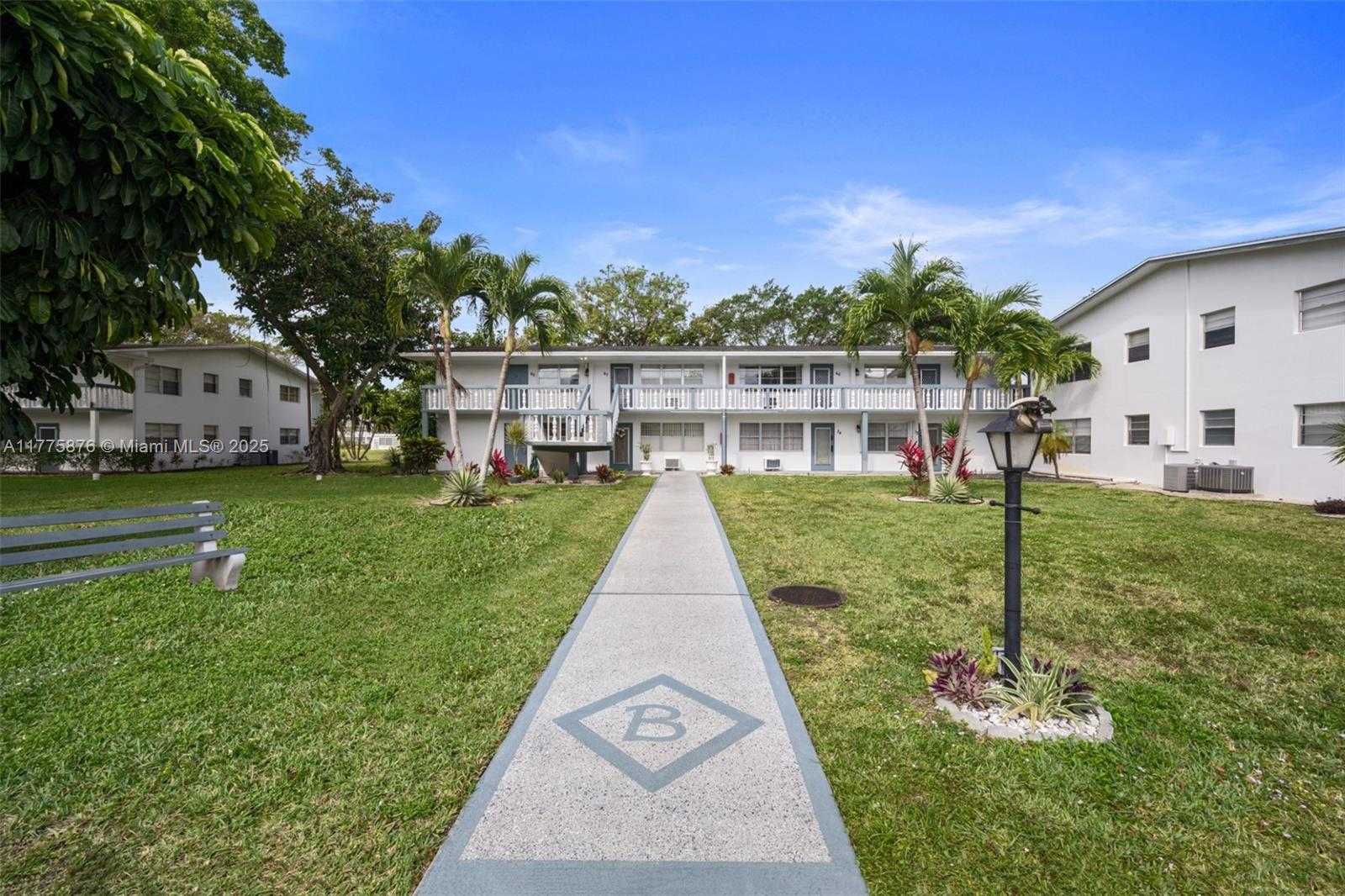 Small Image of 45 ISLEWOOD B #45, Deerfield Beach Number 3