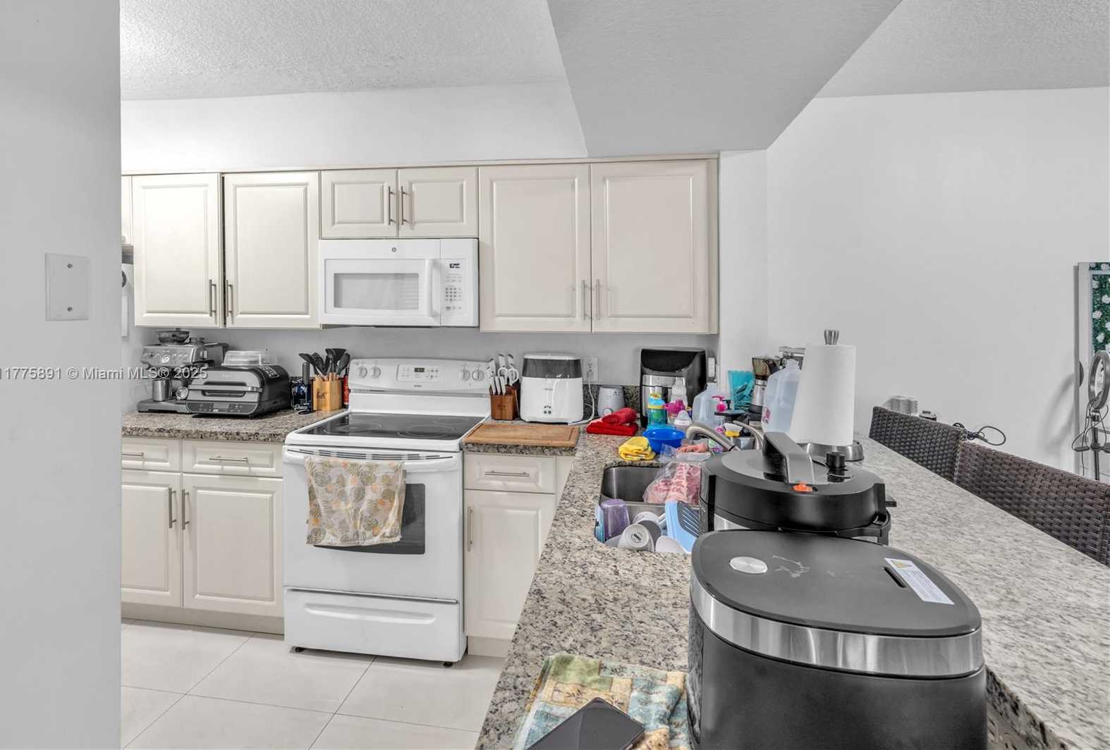 Small Image of 18810 NORTH WEST 57TH AVE #104, Hialeah Number 5