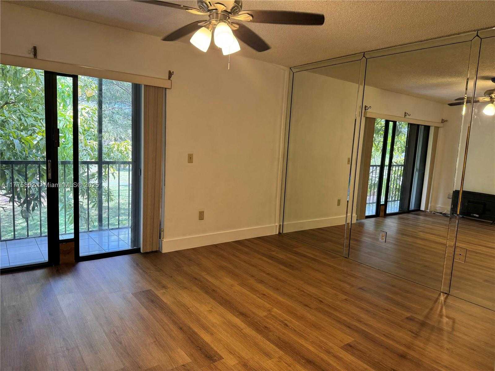Small Image of 15563 SOUTH WEST 110TH TER #15563, Miami Number 14
