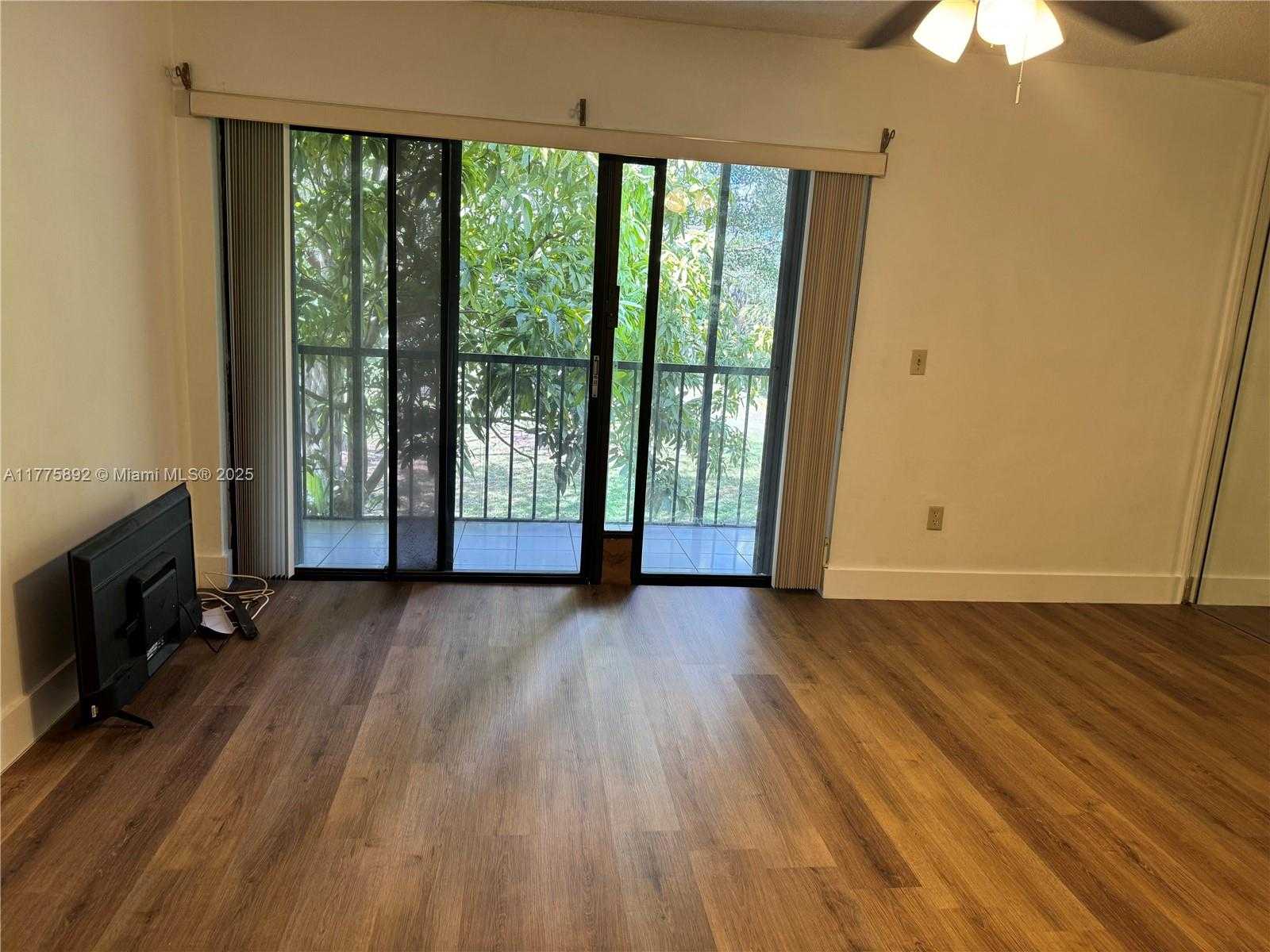 Small Image of 15563 SOUTH WEST 110TH TER #15563, Miami Number 16