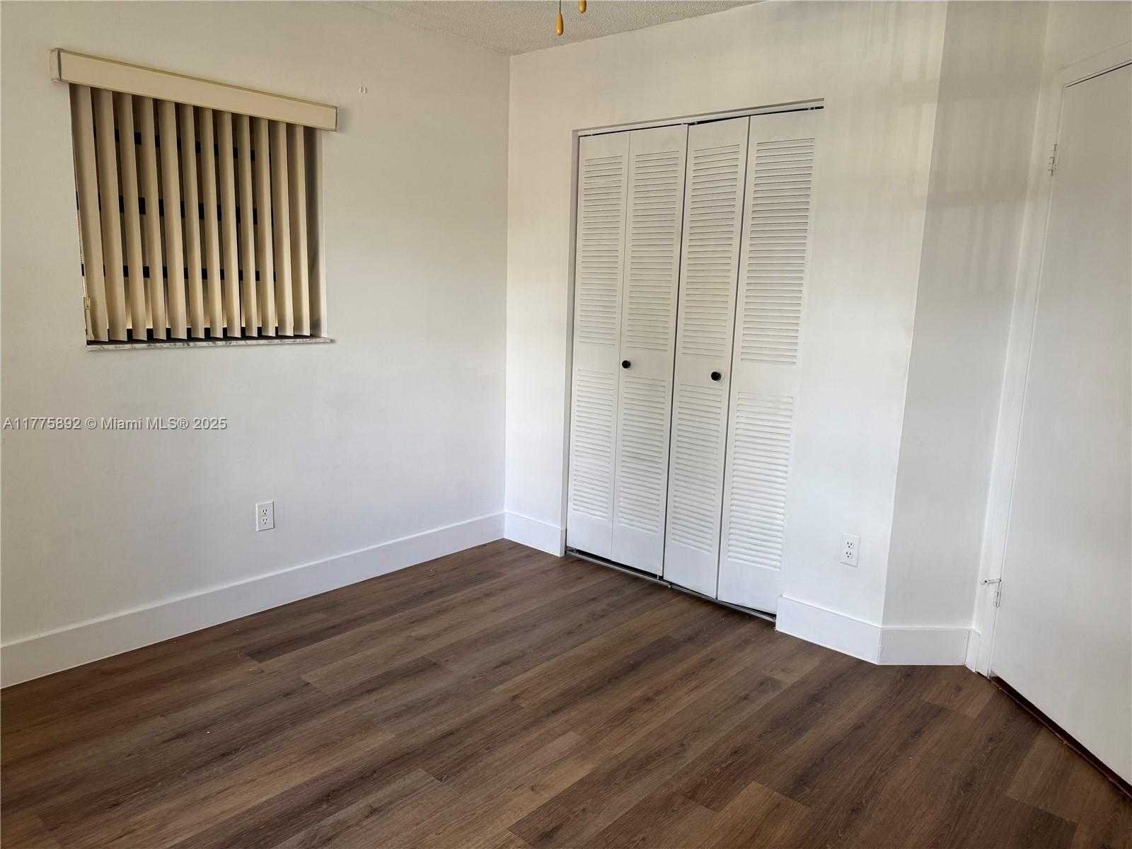 Small Image of 15563 SOUTH WEST 110TH TER #15563, Miami Number 22