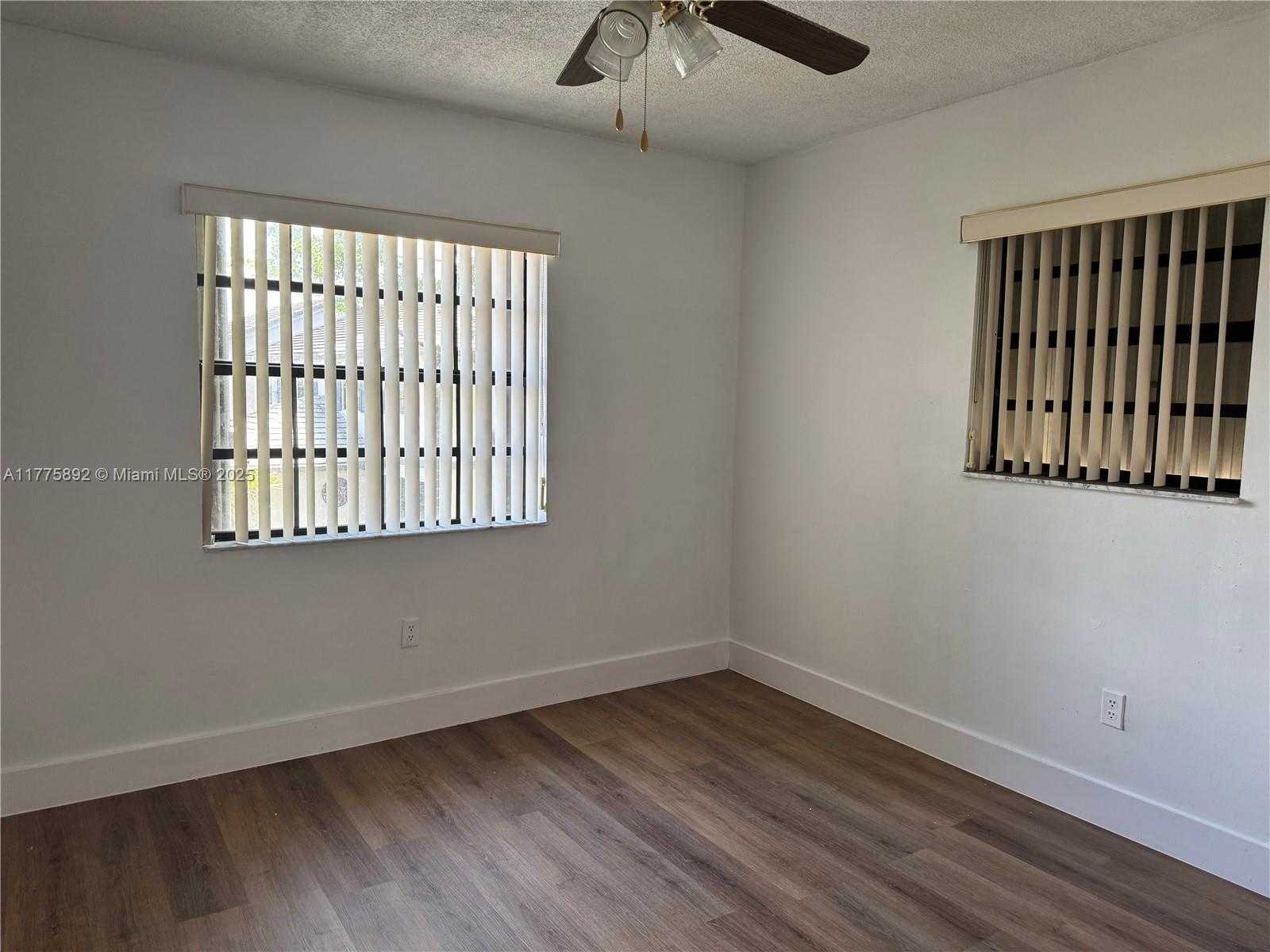 Small Image of 15563 SOUTH WEST 110TH TER #15563, Miami Number 23