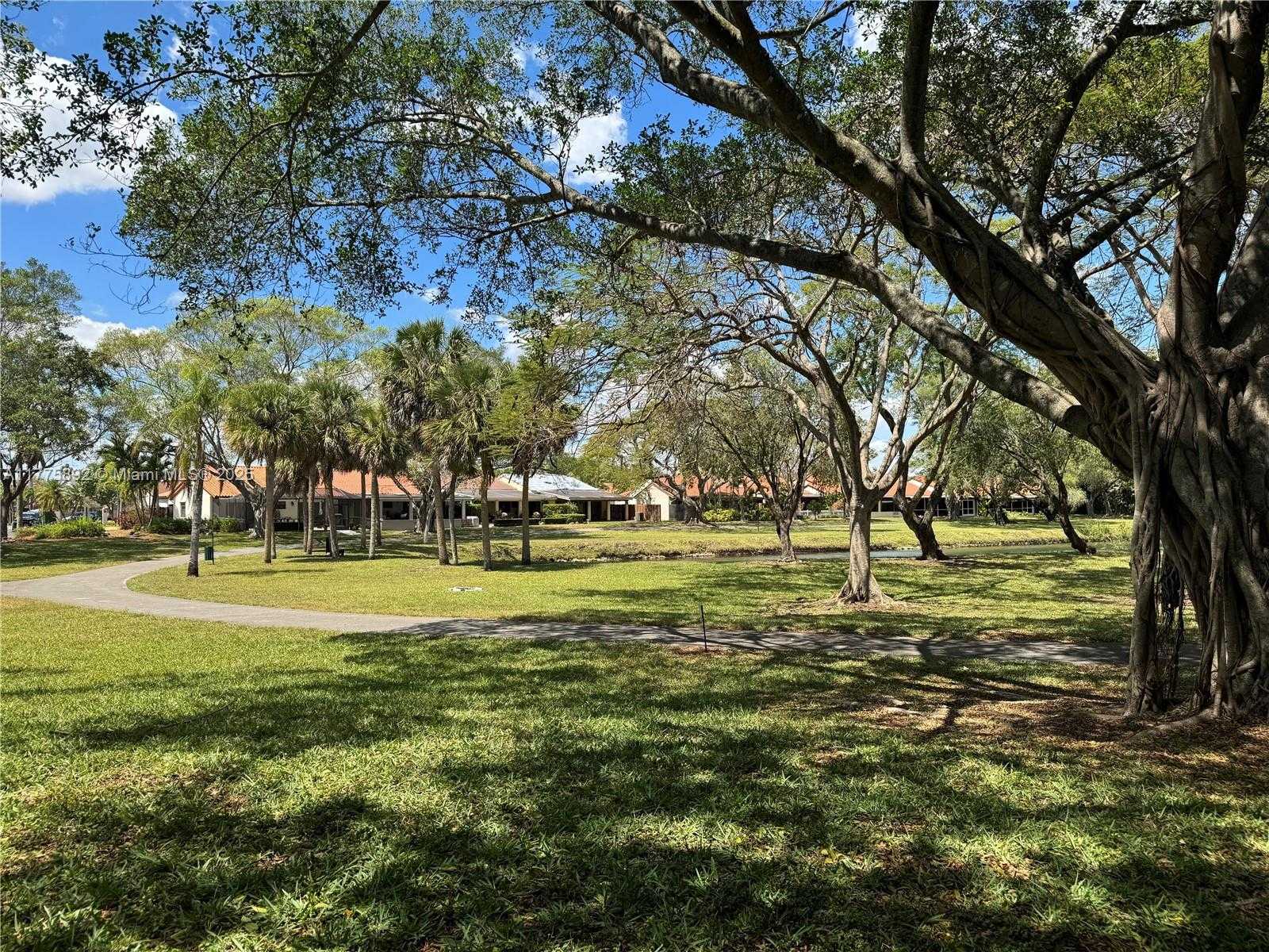 Small Image of 15563 SOUTH WEST 110TH TER #15563, Miami Number 27