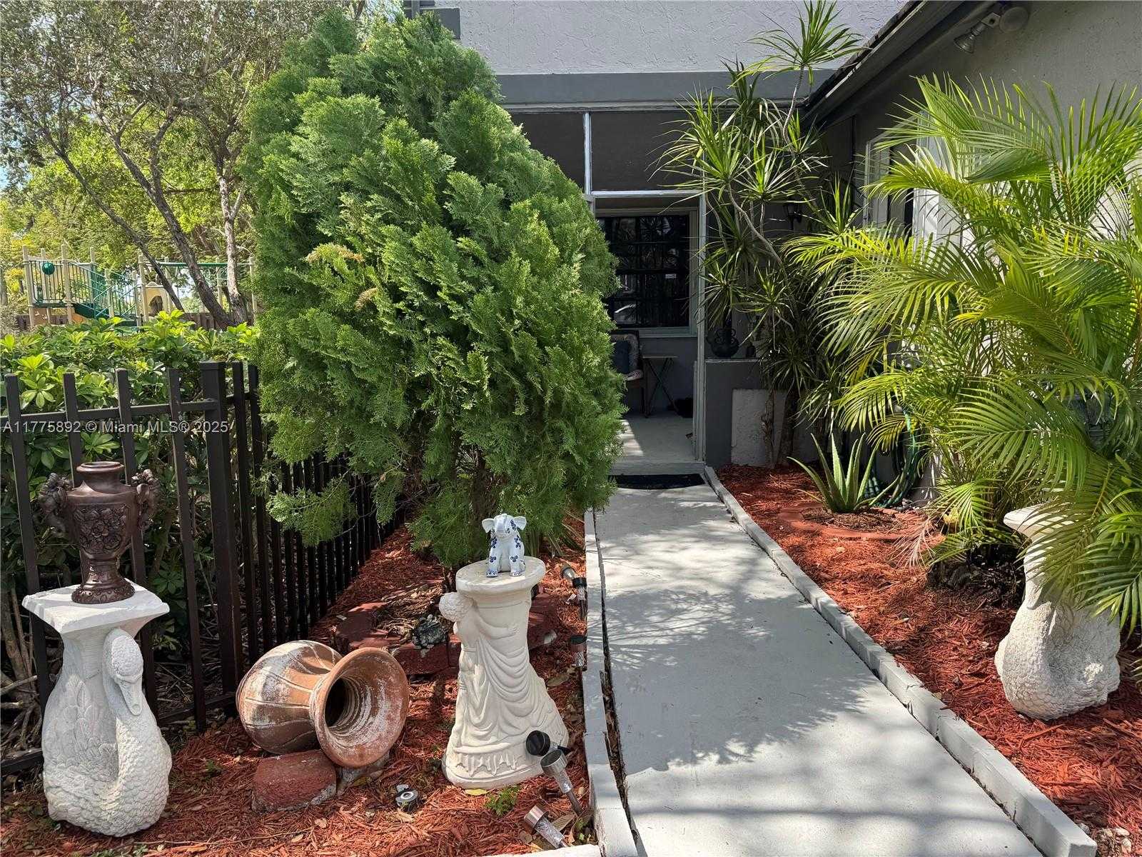 Small Image of 15563 SOUTH WEST 110TH TER #15563, Miami Number 3