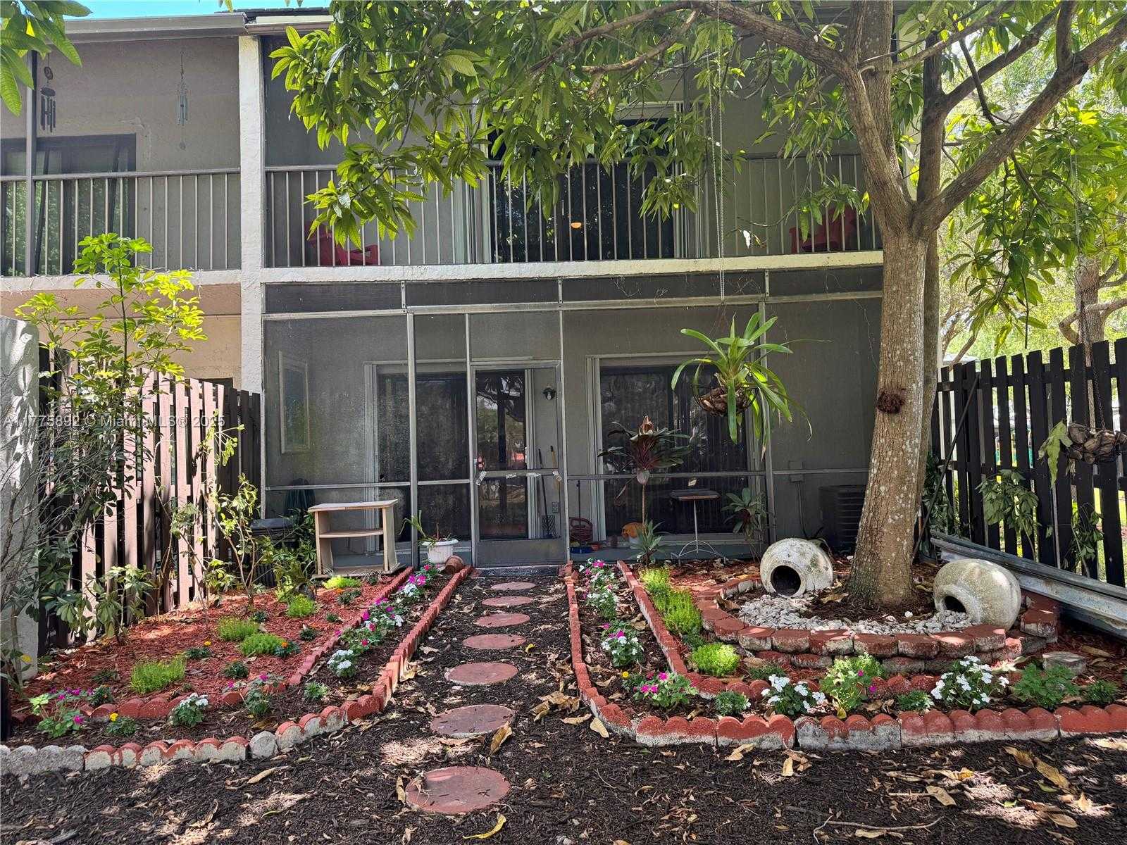 Small Image of 15563 SOUTH WEST 110TH TER #15563, Miami Number 31