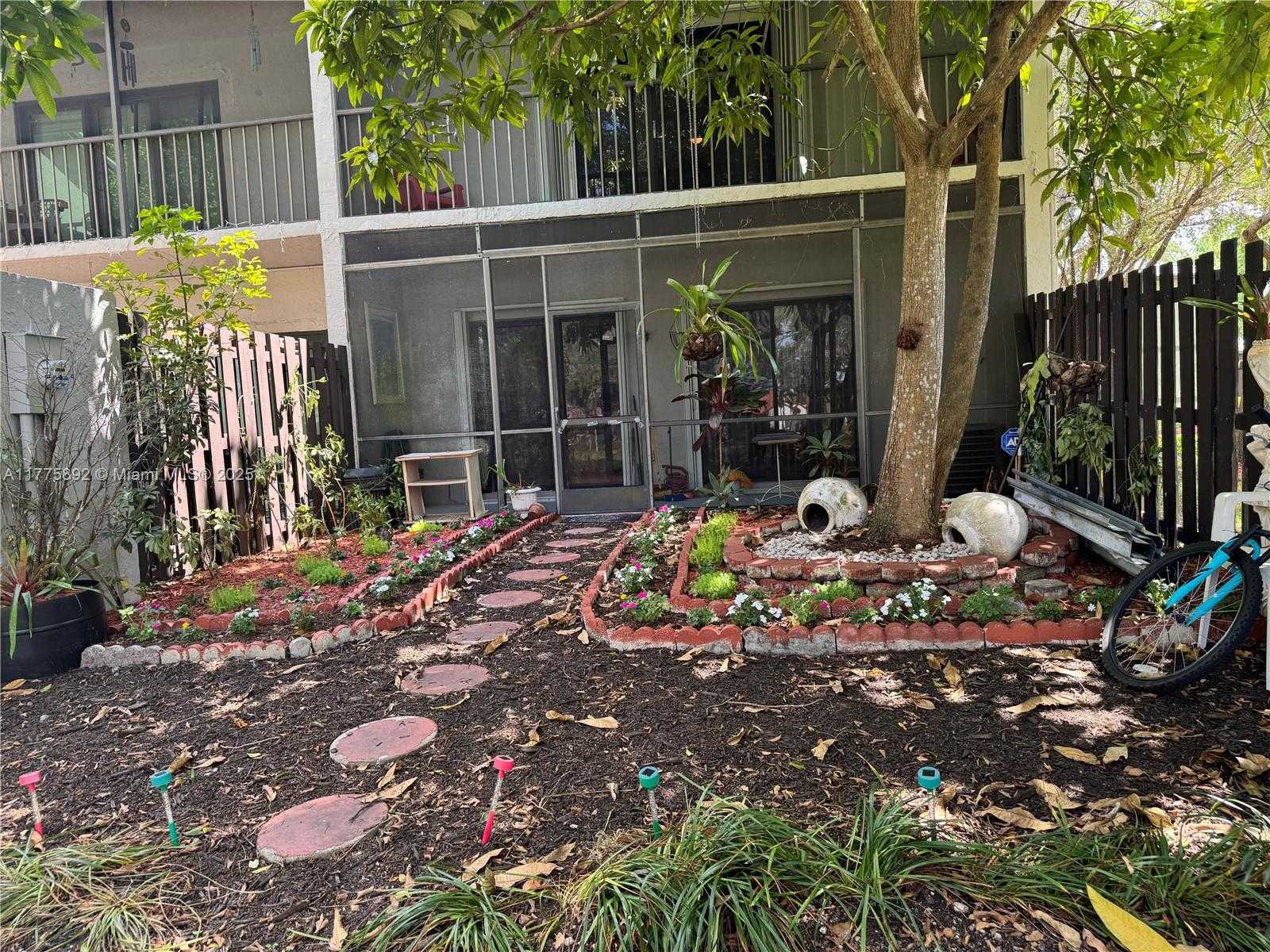 Small Image of 15563 SOUTH WEST 110TH TER #15563, Miami Number 32